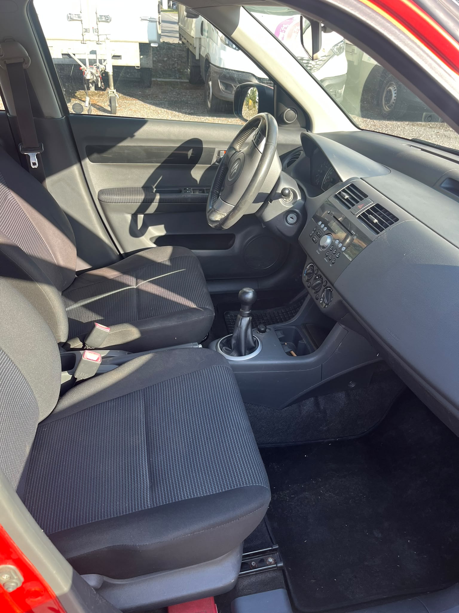 SUZUKI Swift 1.3i 16V GL 4x4-image-5