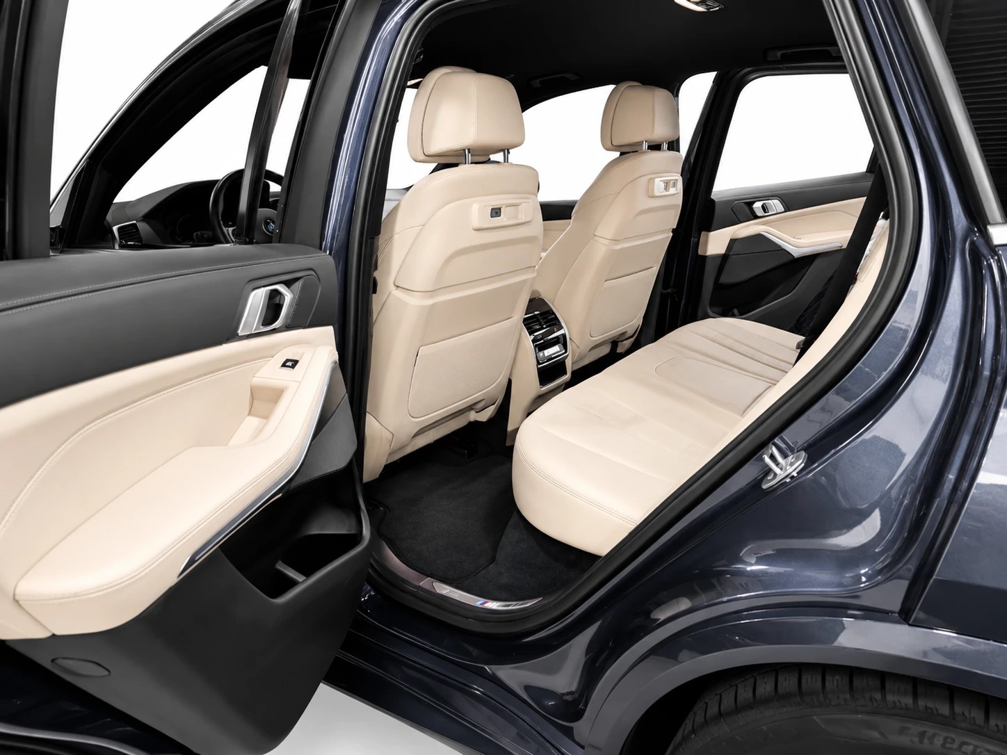 BMW X5 45e xDrive SAG CH FAHRZEUG-image-5