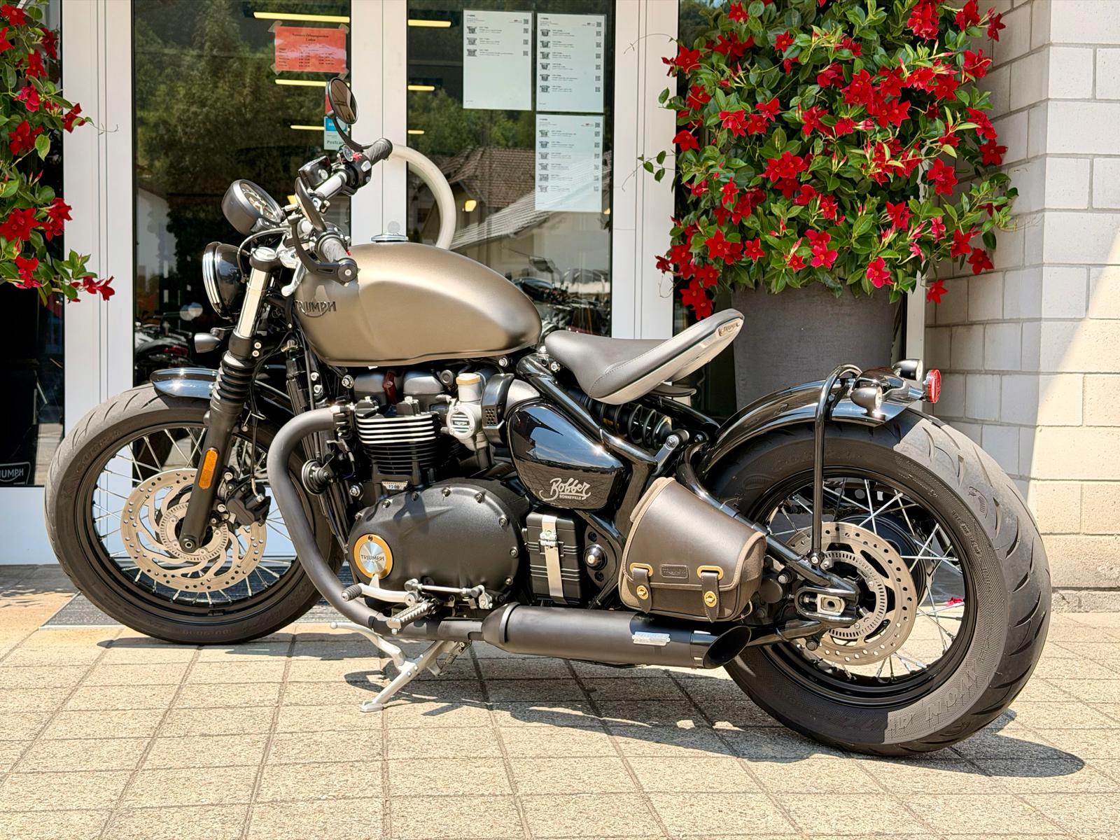 TRIUMPH Bonneville 1200 Bobber ABS-image-3