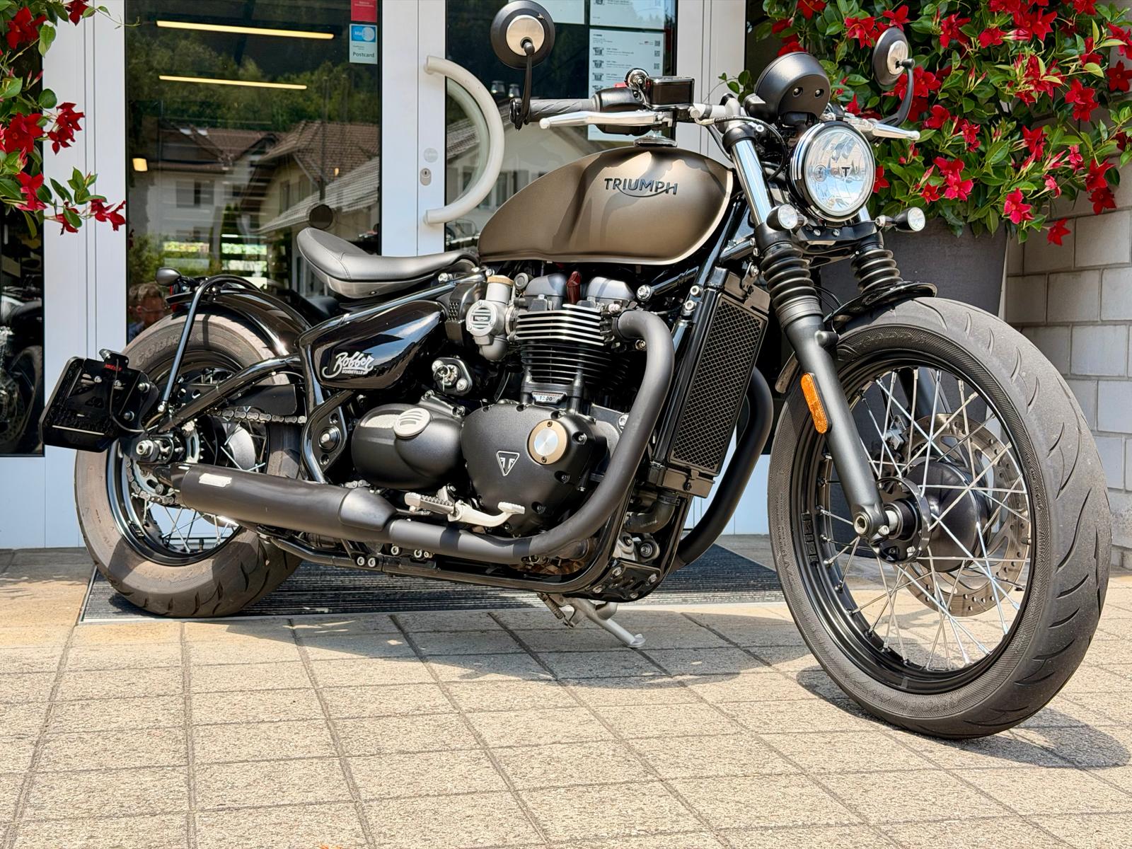 TRIUMPH Bonneville 1200 Bobber ABS-image-1