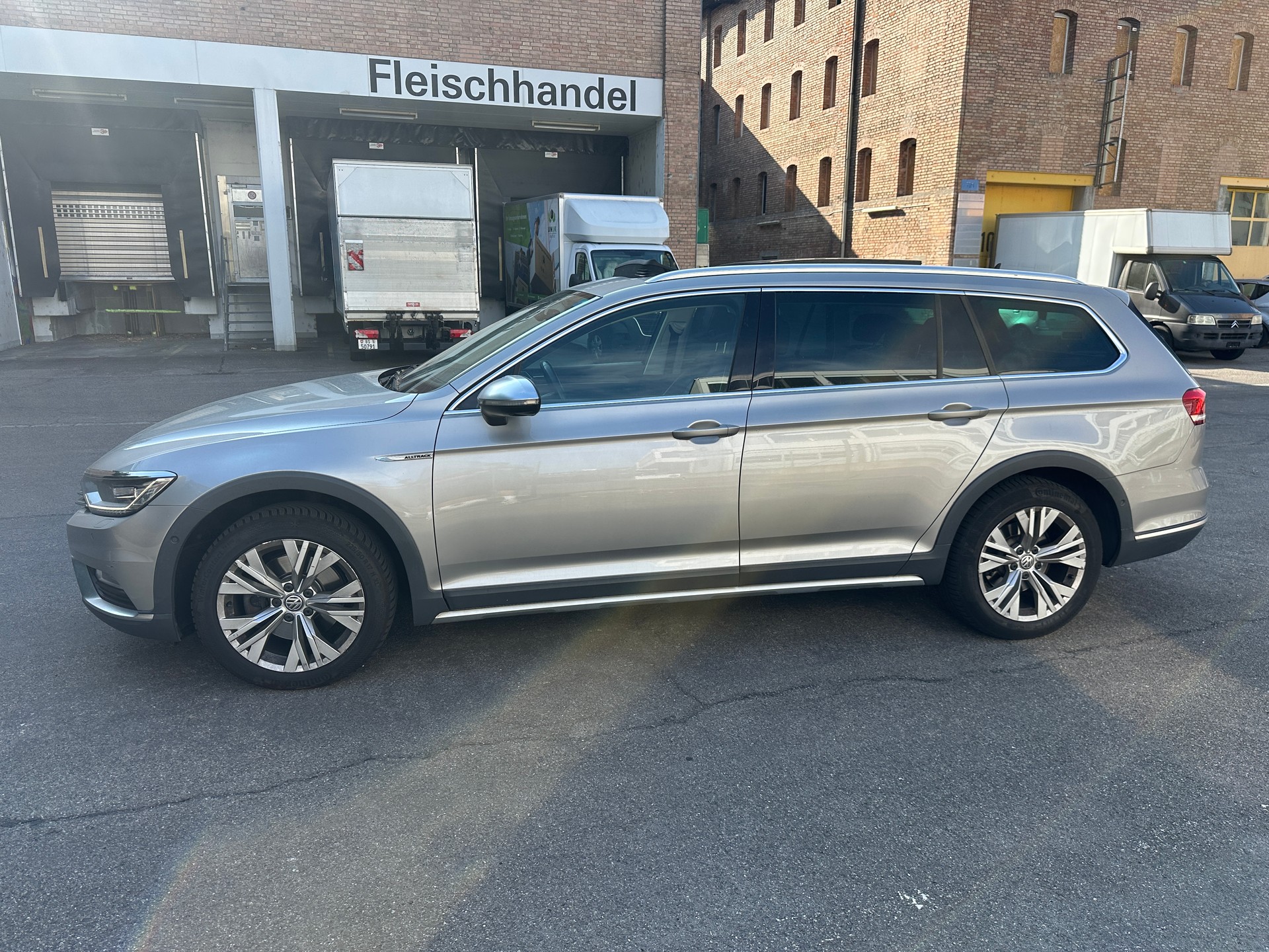 VW Passat Alltrack 2.0 TDI BMT 4Motion DSG-image-4