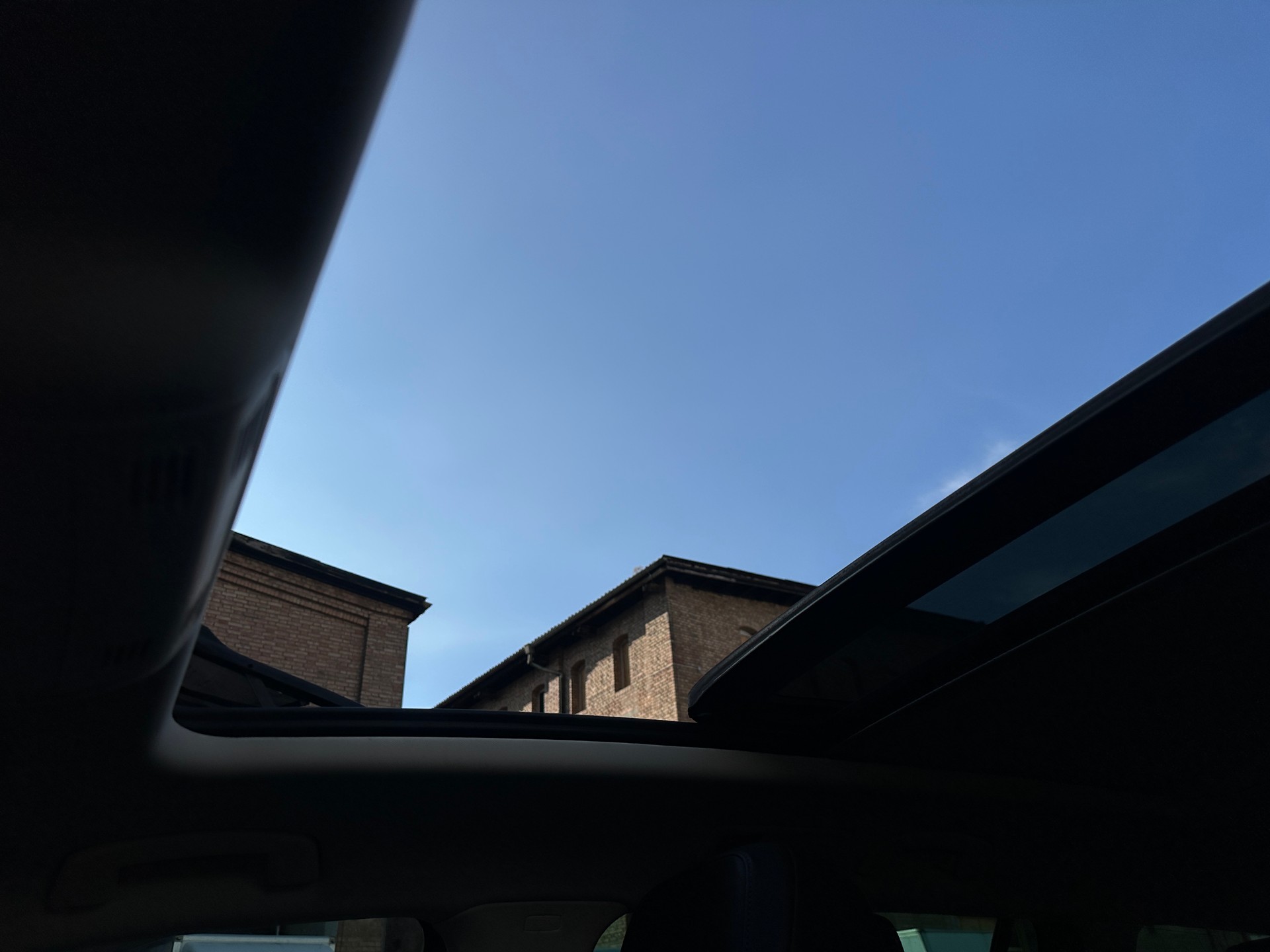 VW Passat Alltrack 2.0 TDI BMT 4Motion DSG-image-31