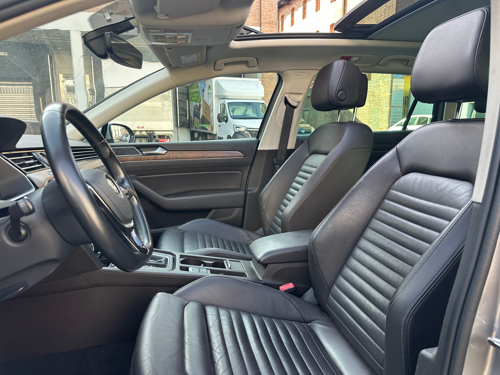 VW Passat Alltrack 2.0 TDI BMT 4Motion DSG-image-15