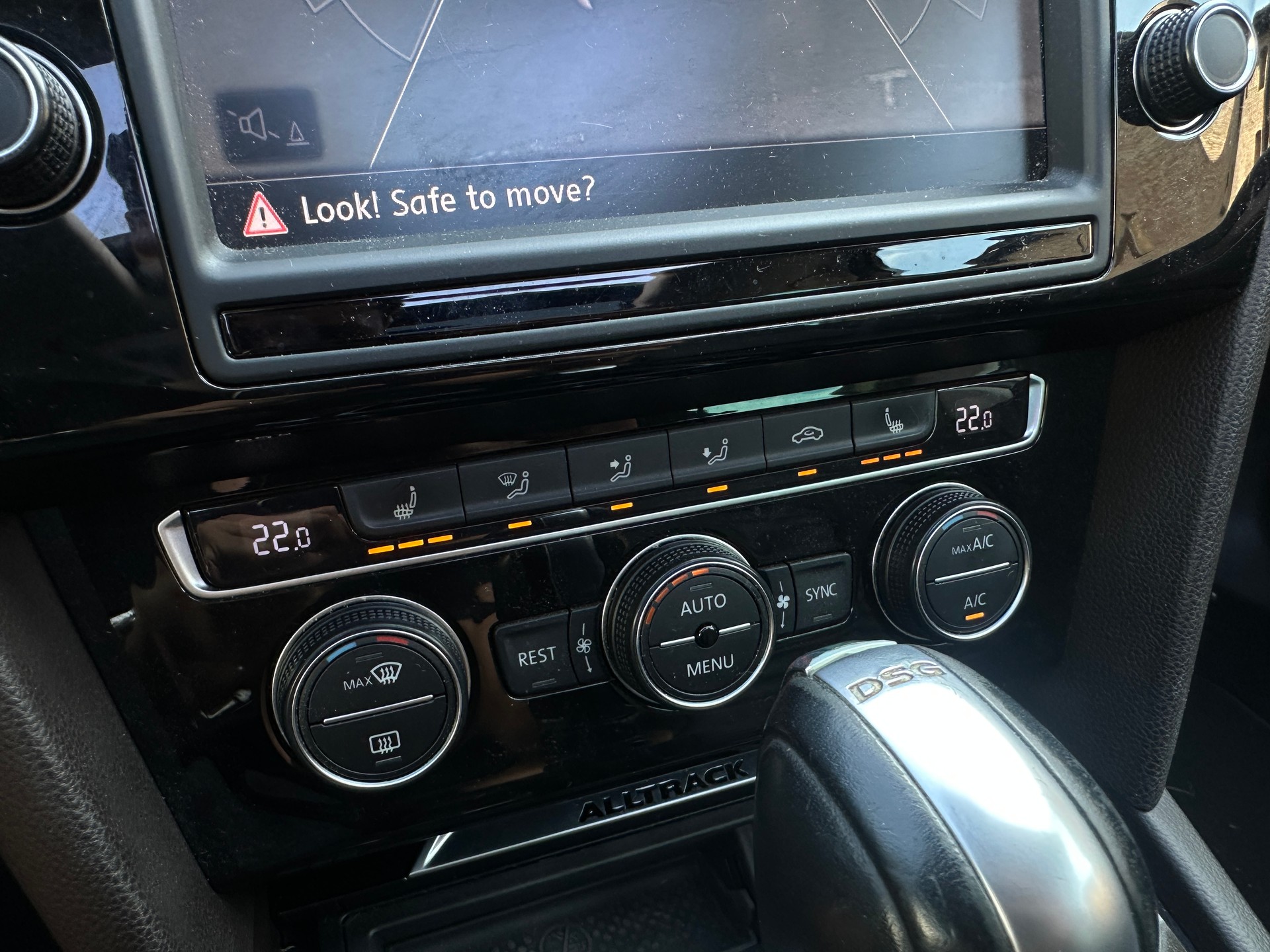 VW Passat Alltrack 2.0 TDI BMT 4Motion DSG-image-26
