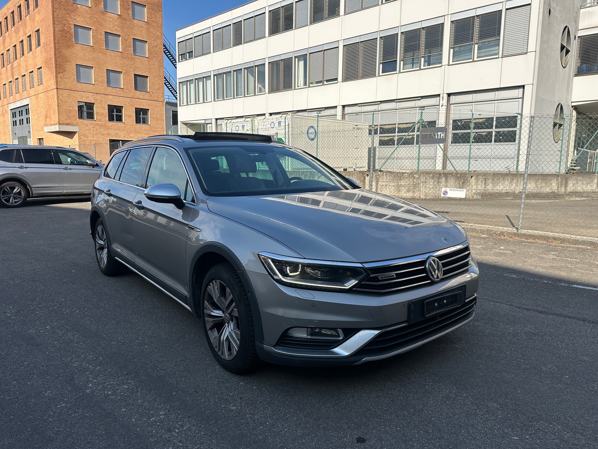 VW Passat Alltrack 2.0 TDI BMT 4Motion DSG-image-13