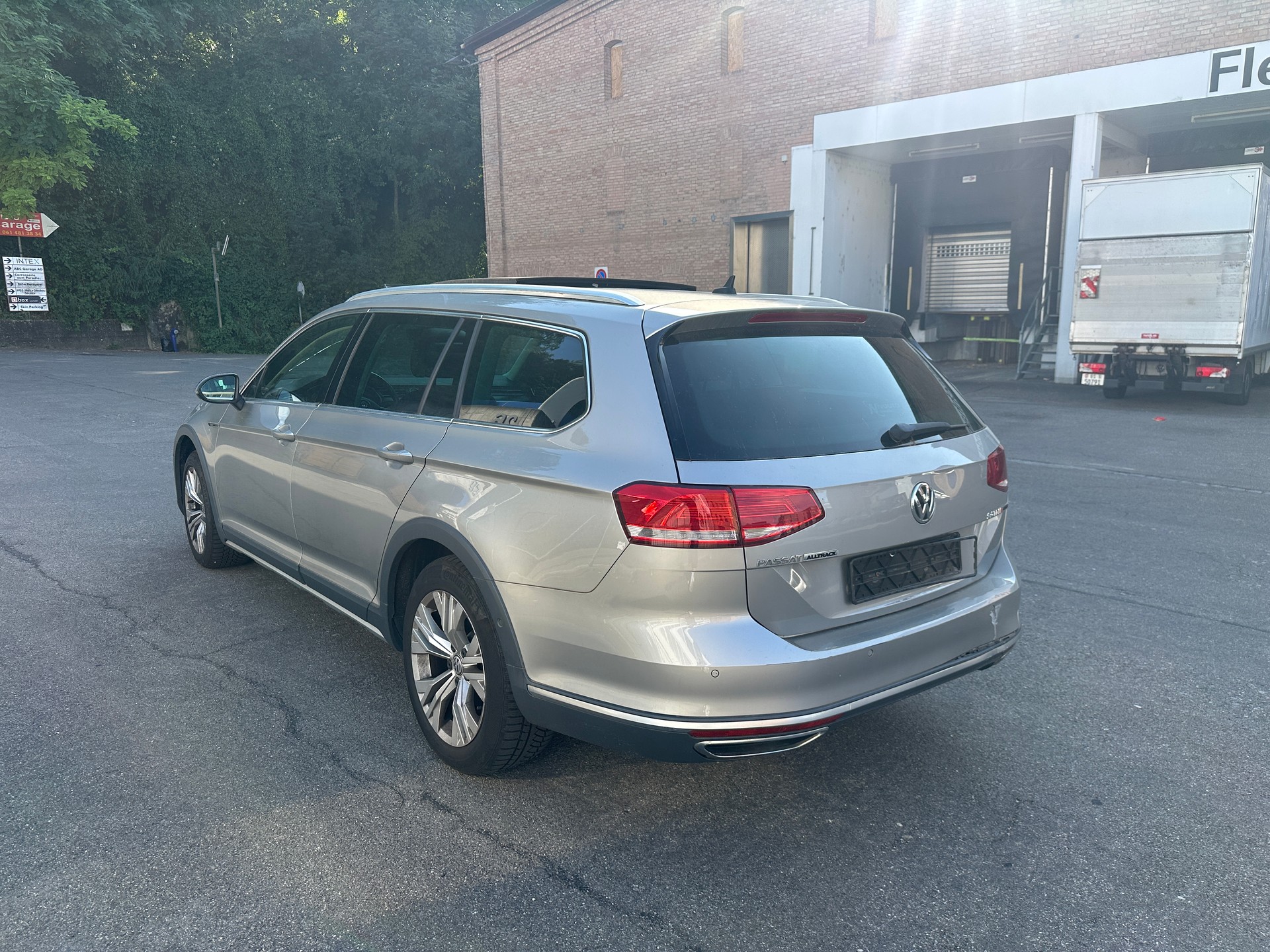 VW Passat Alltrack 2.0 TDI BMT 4Motion DSG-image-6