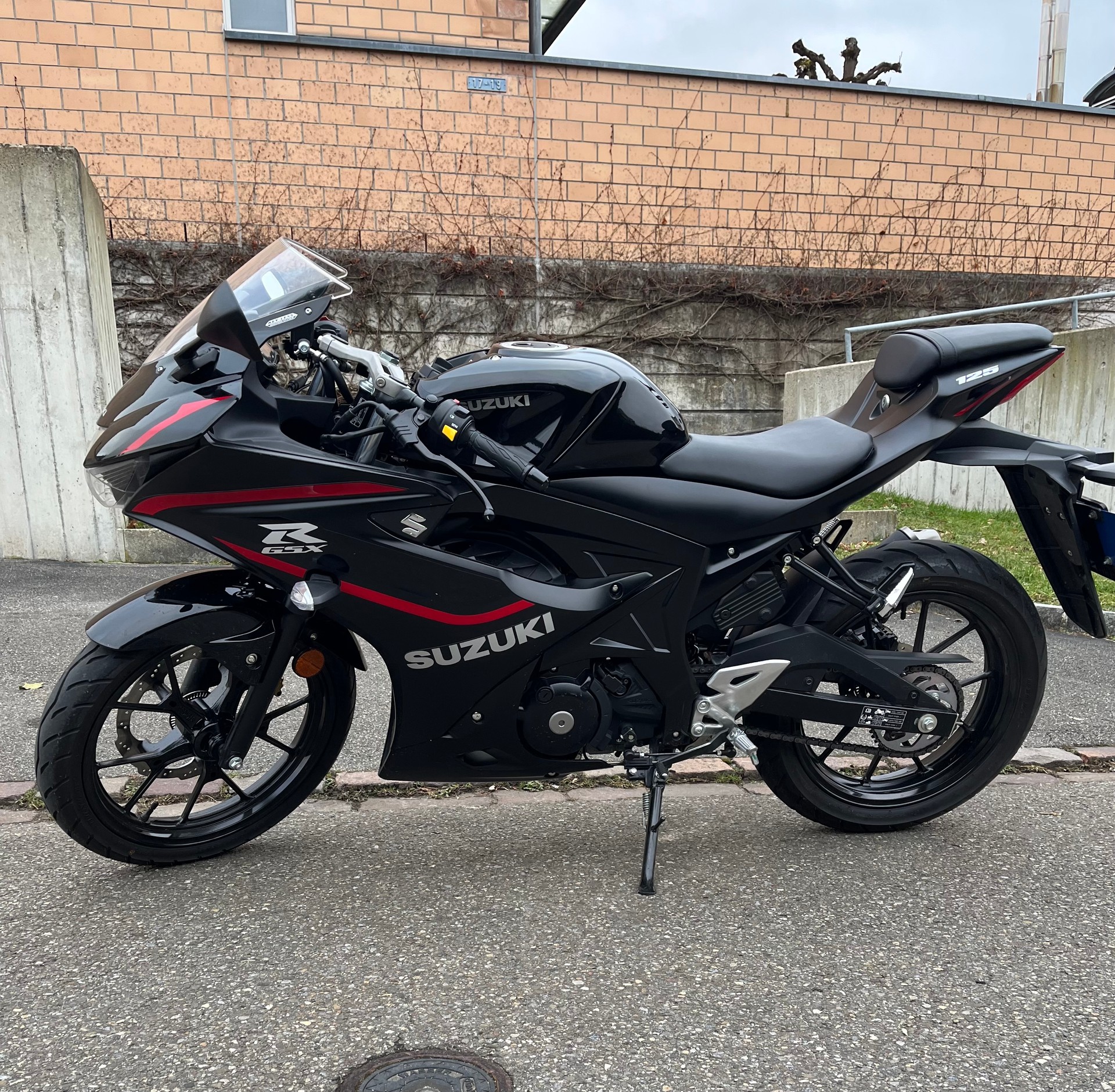 SUZUKI GSX-R 125-image-0
