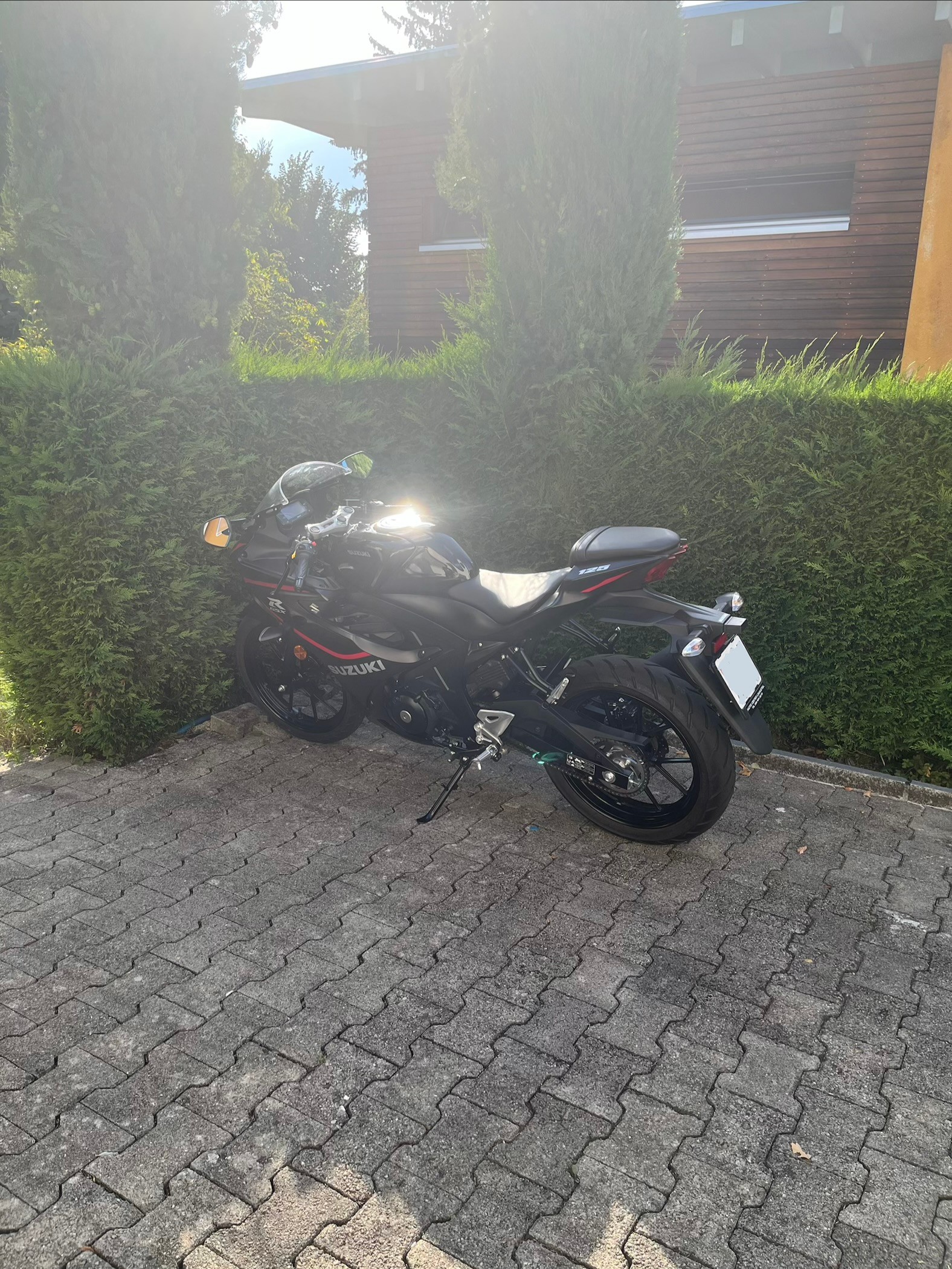 SUZUKI GSX-R 125-image-1