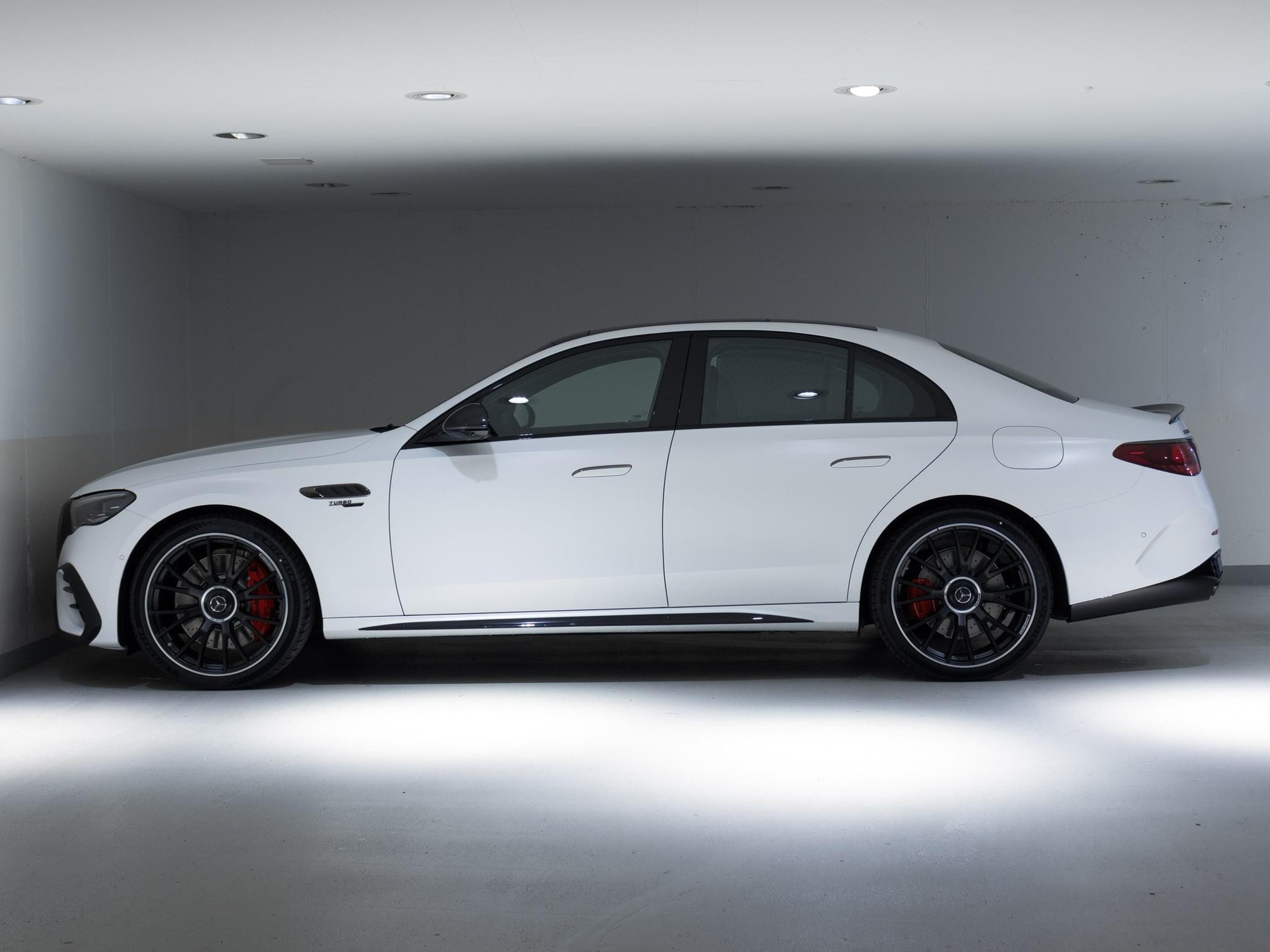 MERCEDES-BENZ E 53 AMG Hybrid 4MATIC+-image-5