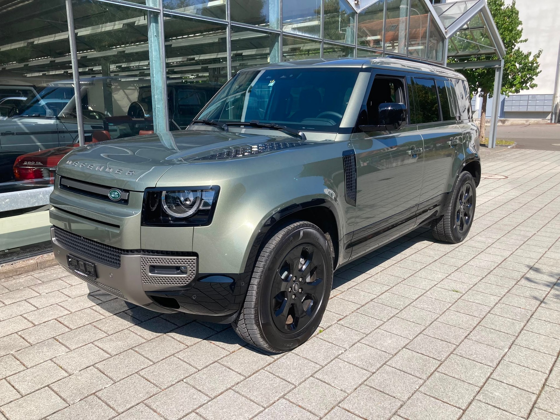 LAND ROVER Defender 110 P300e Si4 PHEV X-Dynamic SE AT8
