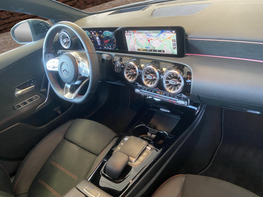 MERCEDES-BENZ A 180 Night Star AMG Line-image-14