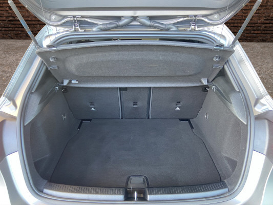 MERCEDES-BENZ A 180 Night Star AMG Line-image-6