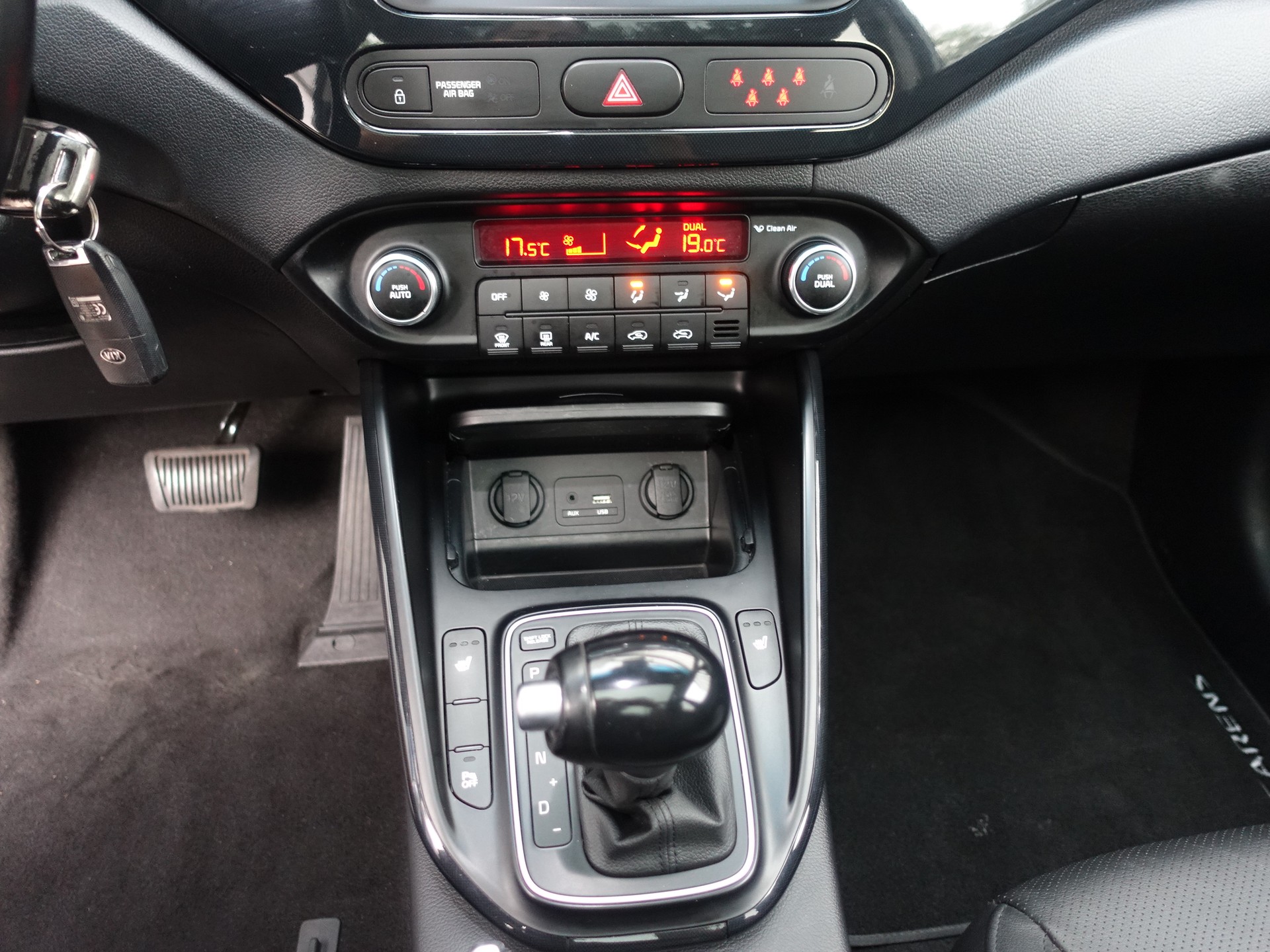 KIA Carens 1.7 CRDi Style DCT-image-16