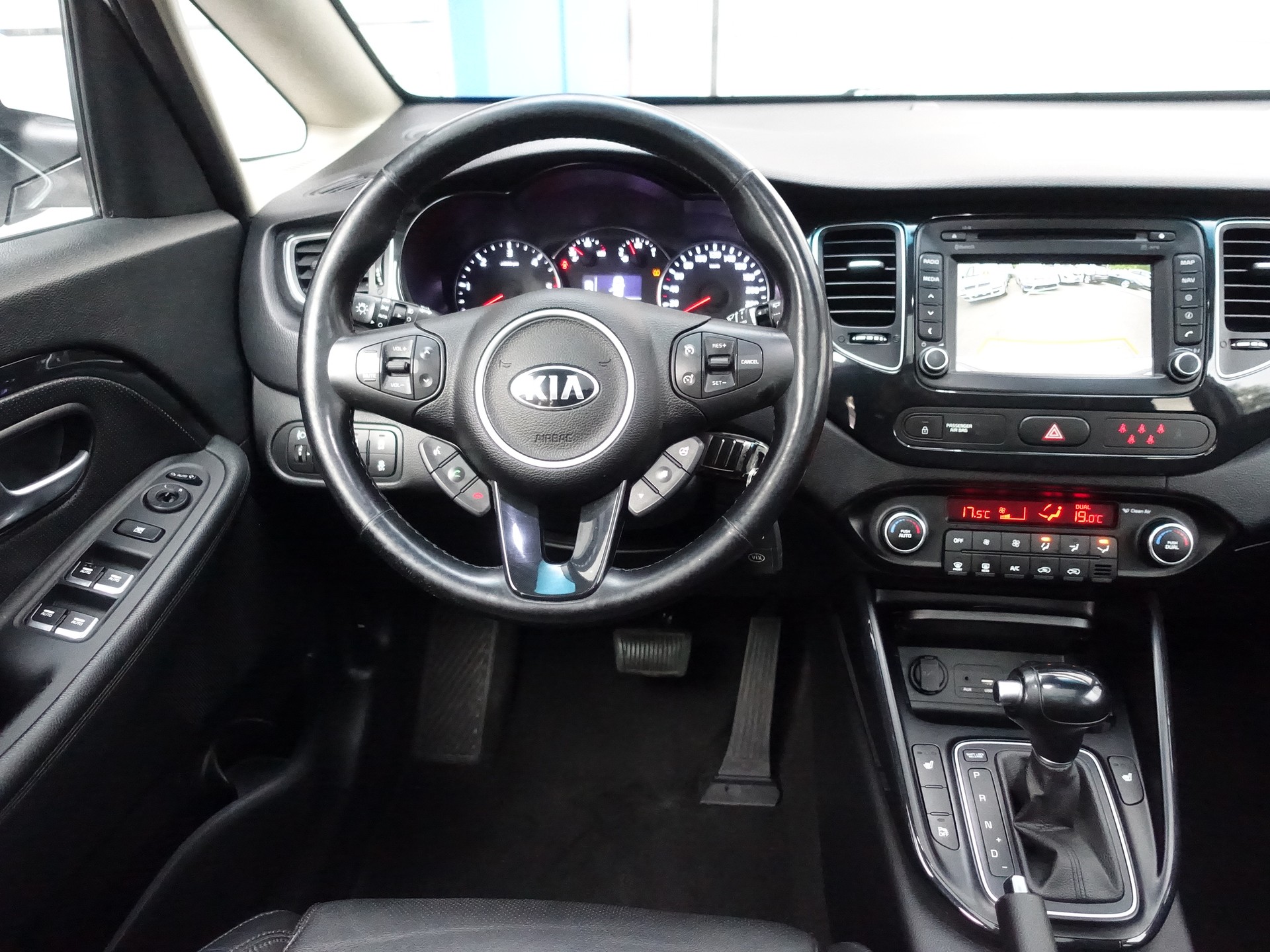 KIA Carens 1.7 CRDi Style DCT-image-13