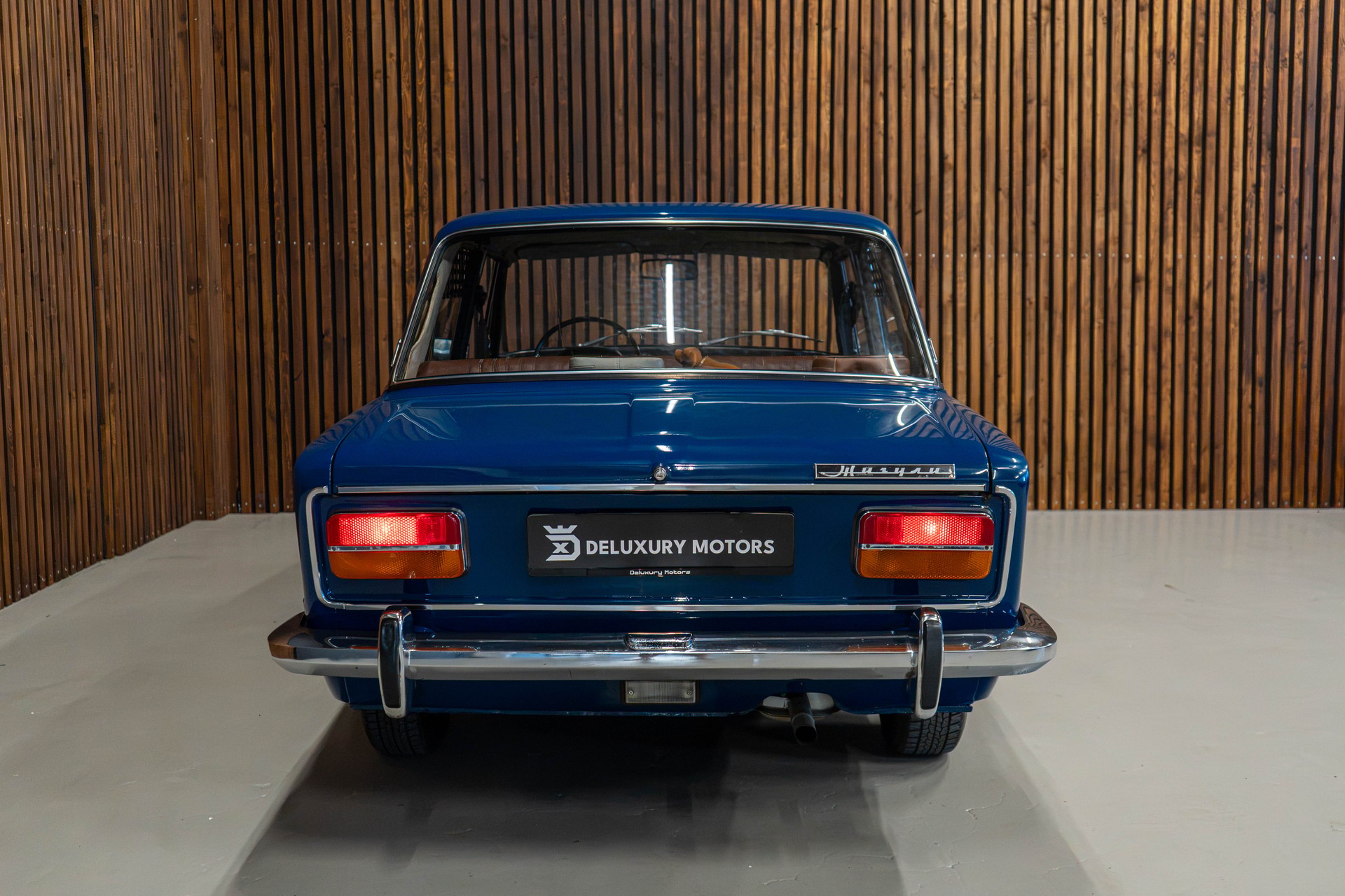 LADA 2103-showroom-element-3