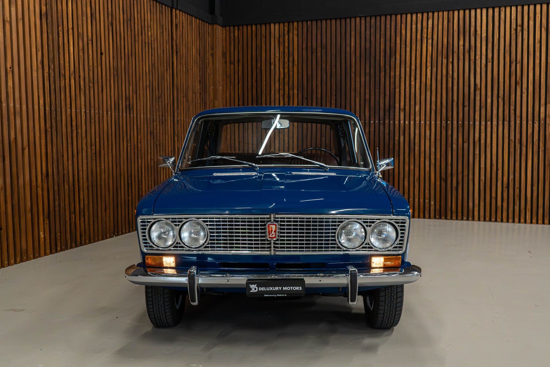 LADA 2103-showroom-element-2
