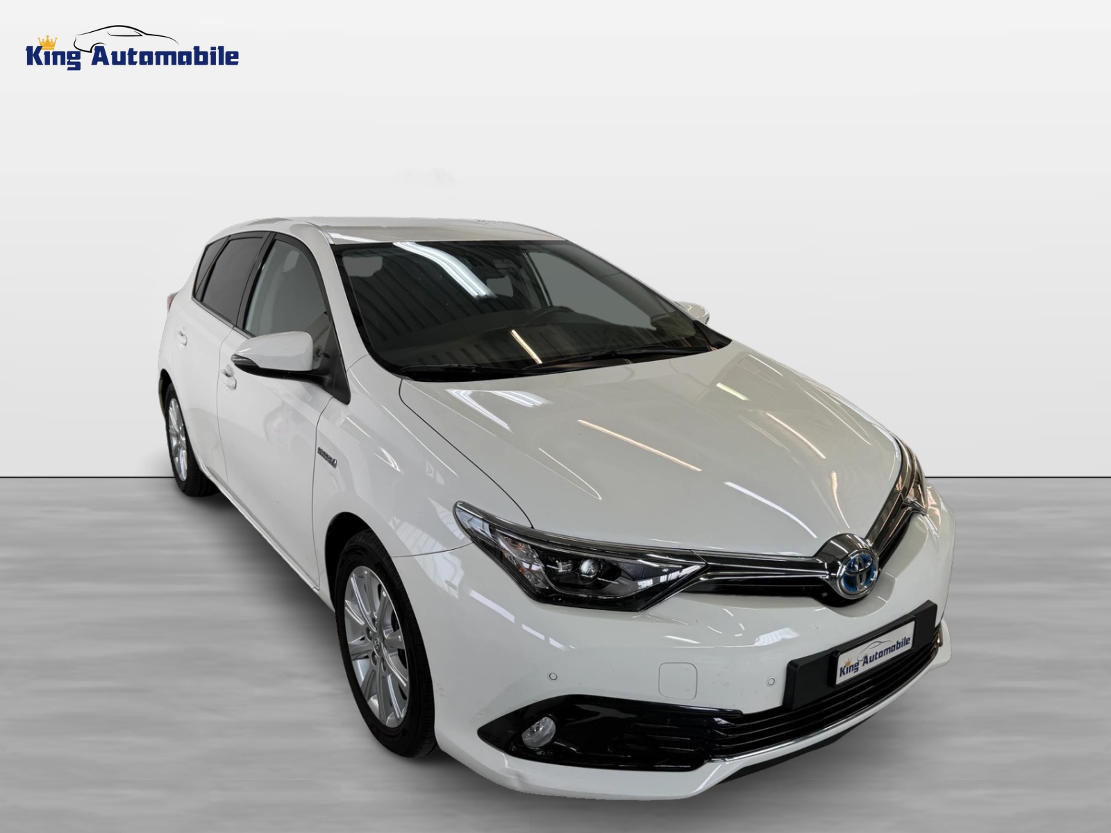 TOYOTA Auris 1.8 HSD Trend e-CVT | CH-Auto | 1-Hand | Frisch MFK | Ab Service-showroom-element-3
