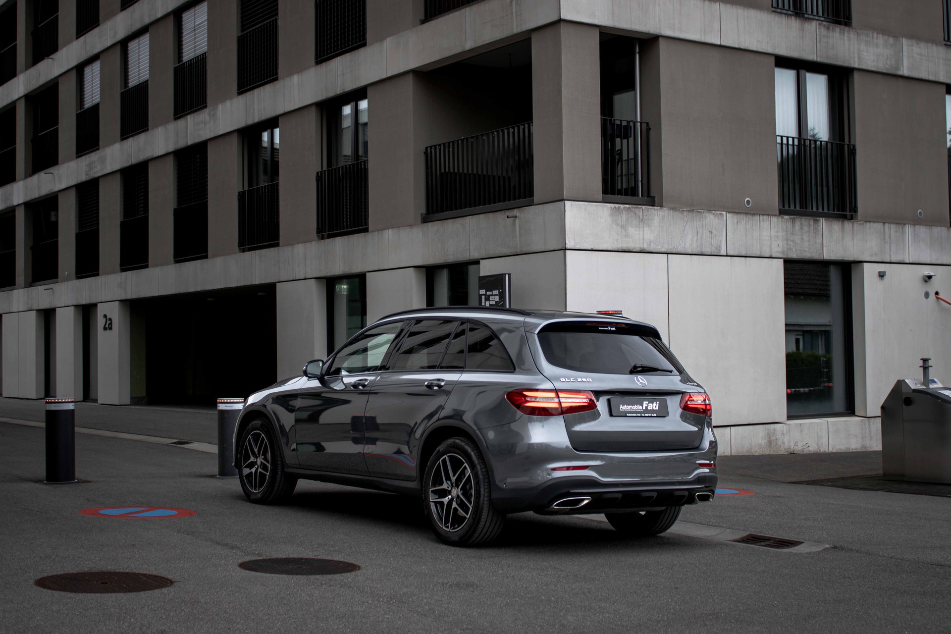 MERCEDES-BENZ GLC 250 AMG Line 4Matic 9G-Tronic-showroom-element-1