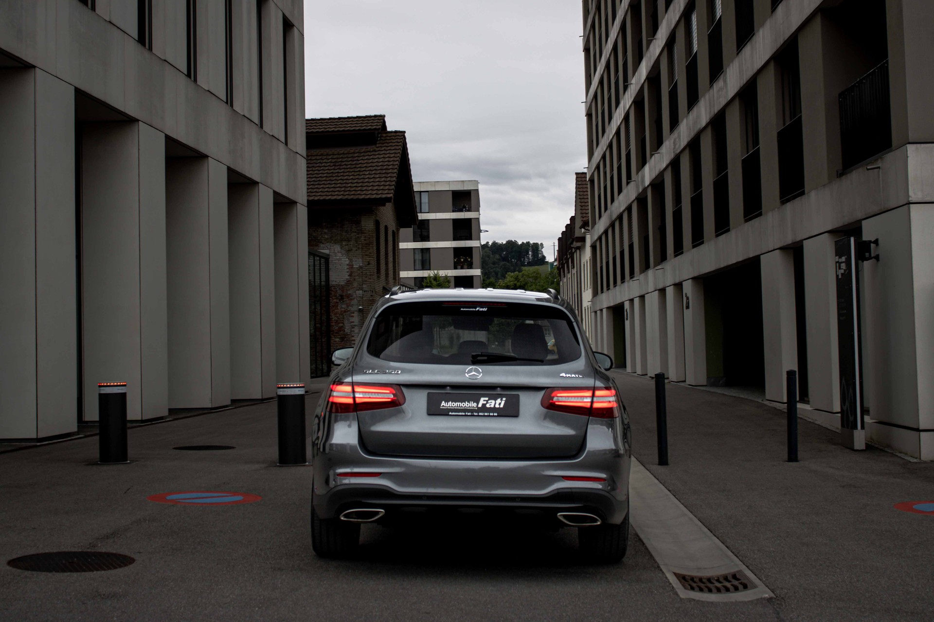 MERCEDES-BENZ GLC 250 AMG Line 4Matic 9G-Tronic-showroom-element-3