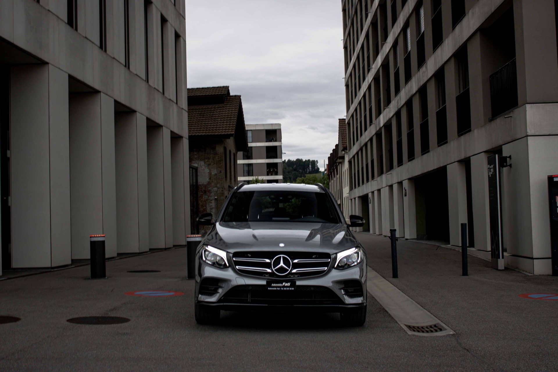 MERCEDES-BENZ GLC 250 AMG Line 4Matic 9G-Tronic-showroom-element-2