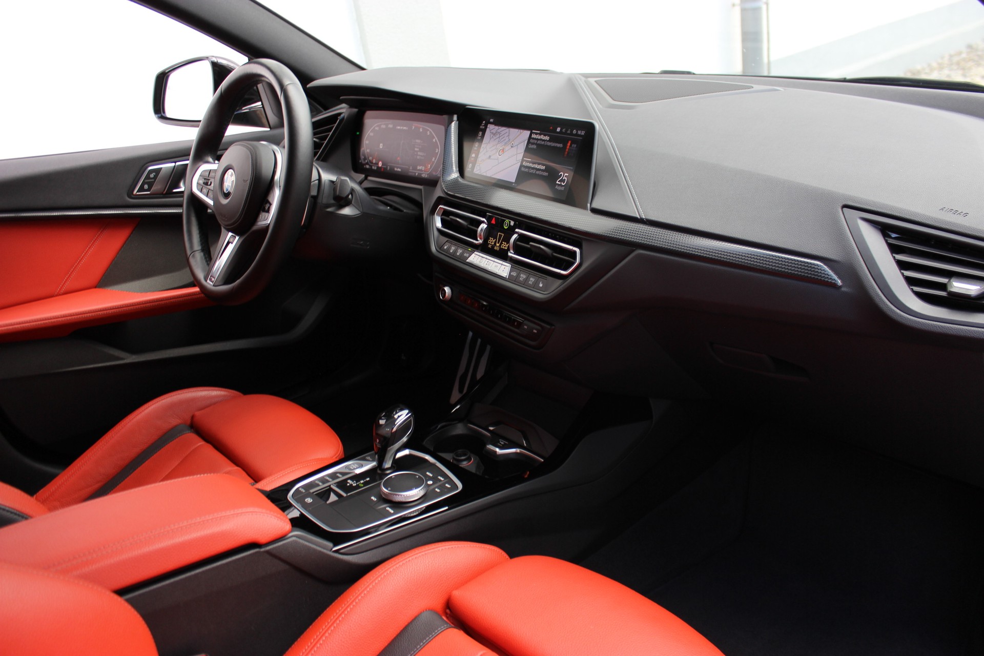BMW M235i Gran Coupé xDrive M PERFORMANCE PAKET-showroom-element-3