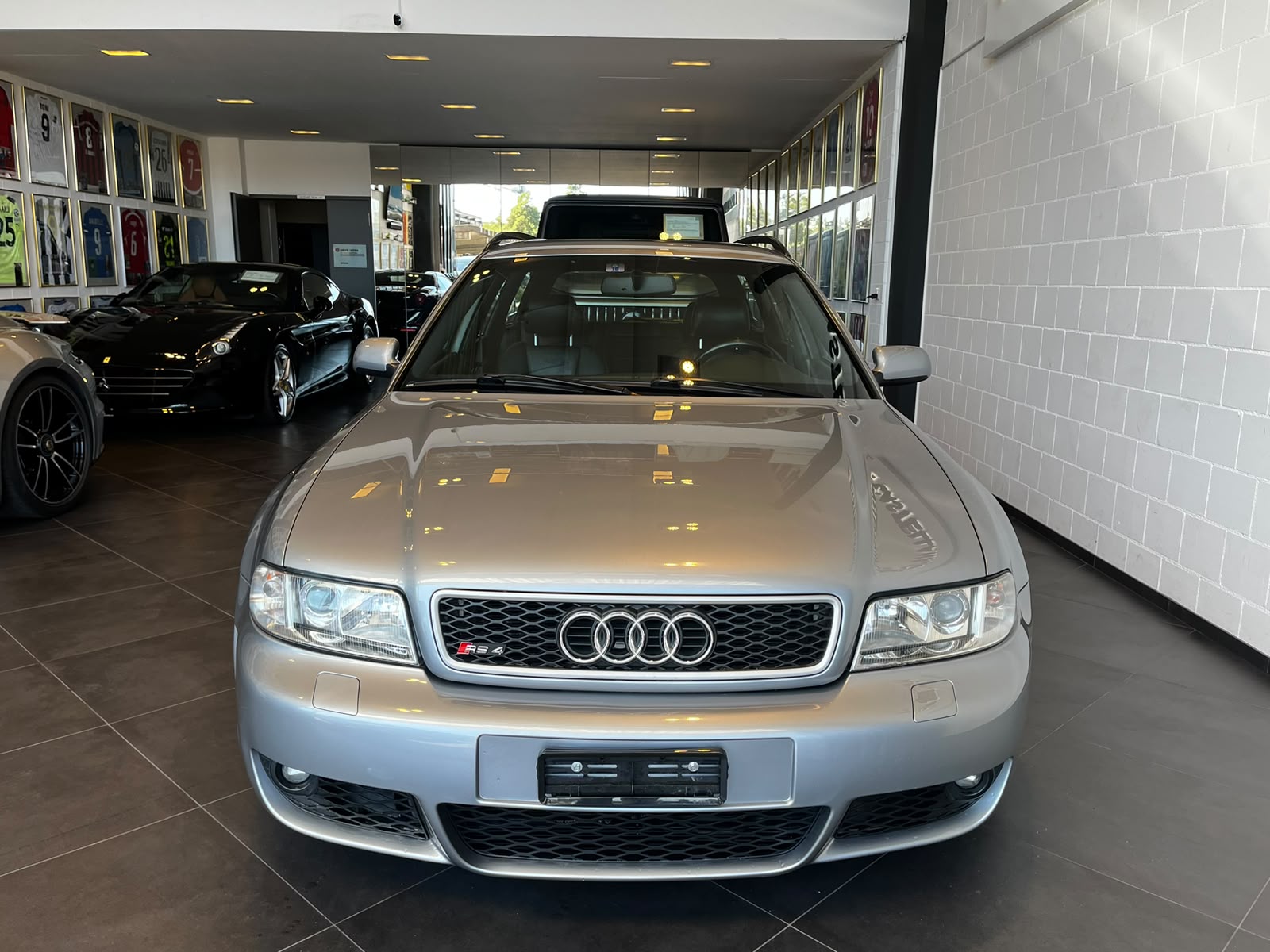 AUDI RS4 Avant quattro-showroom-element-1