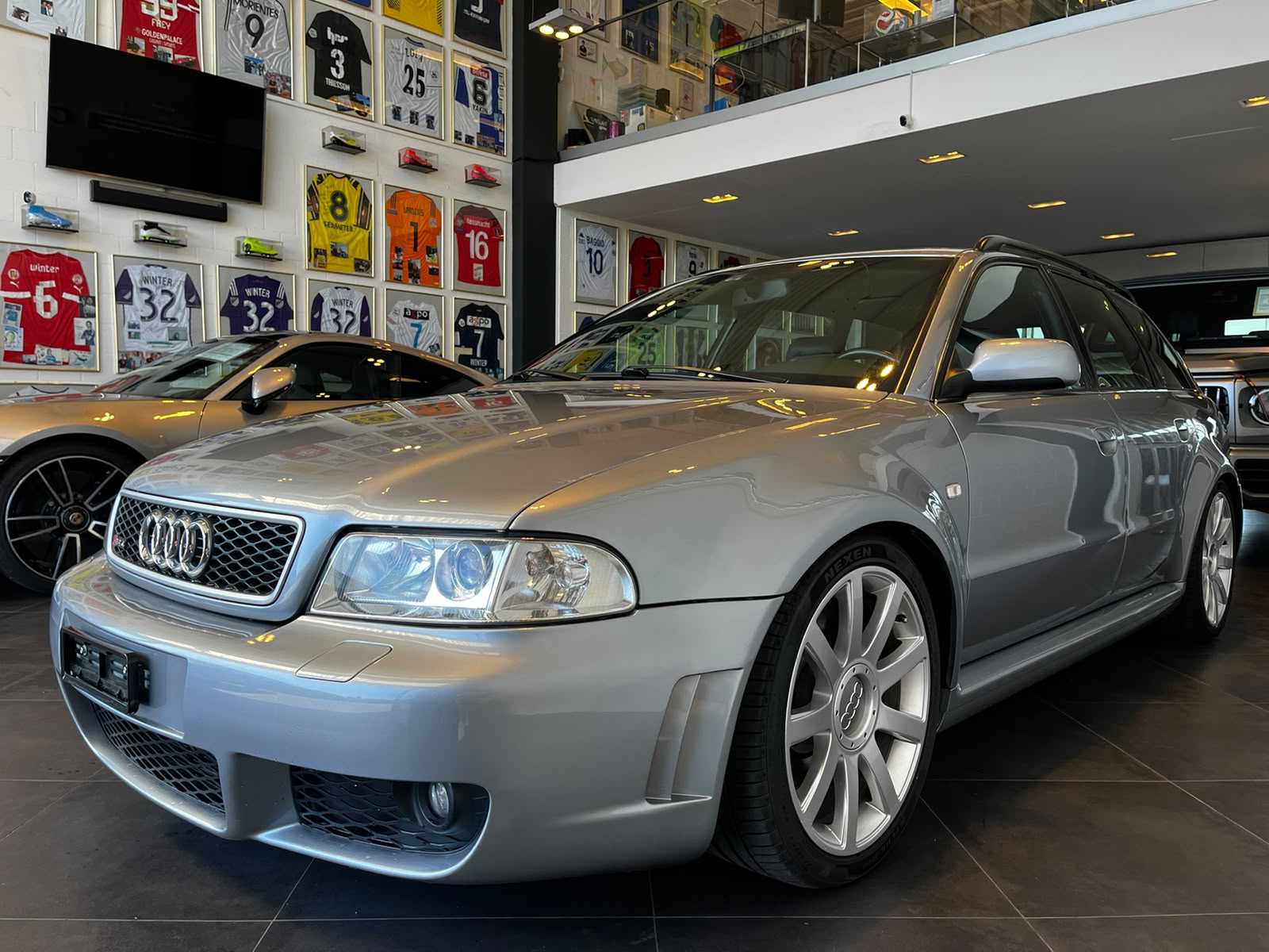 AUDI RS4 Avant quattro-showroom-element-2