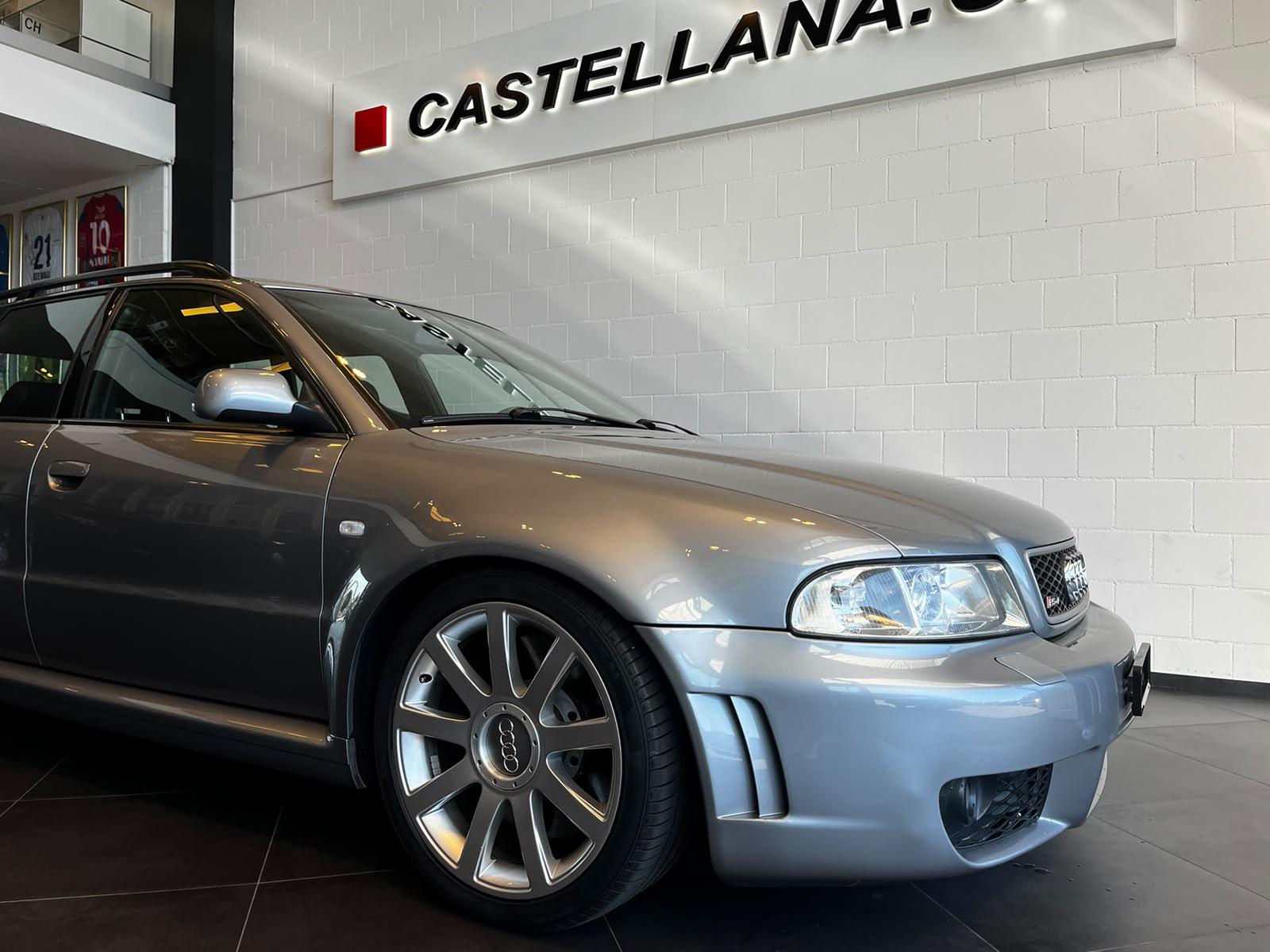 AUDI RS4 Avant quattro-showroom-element-3