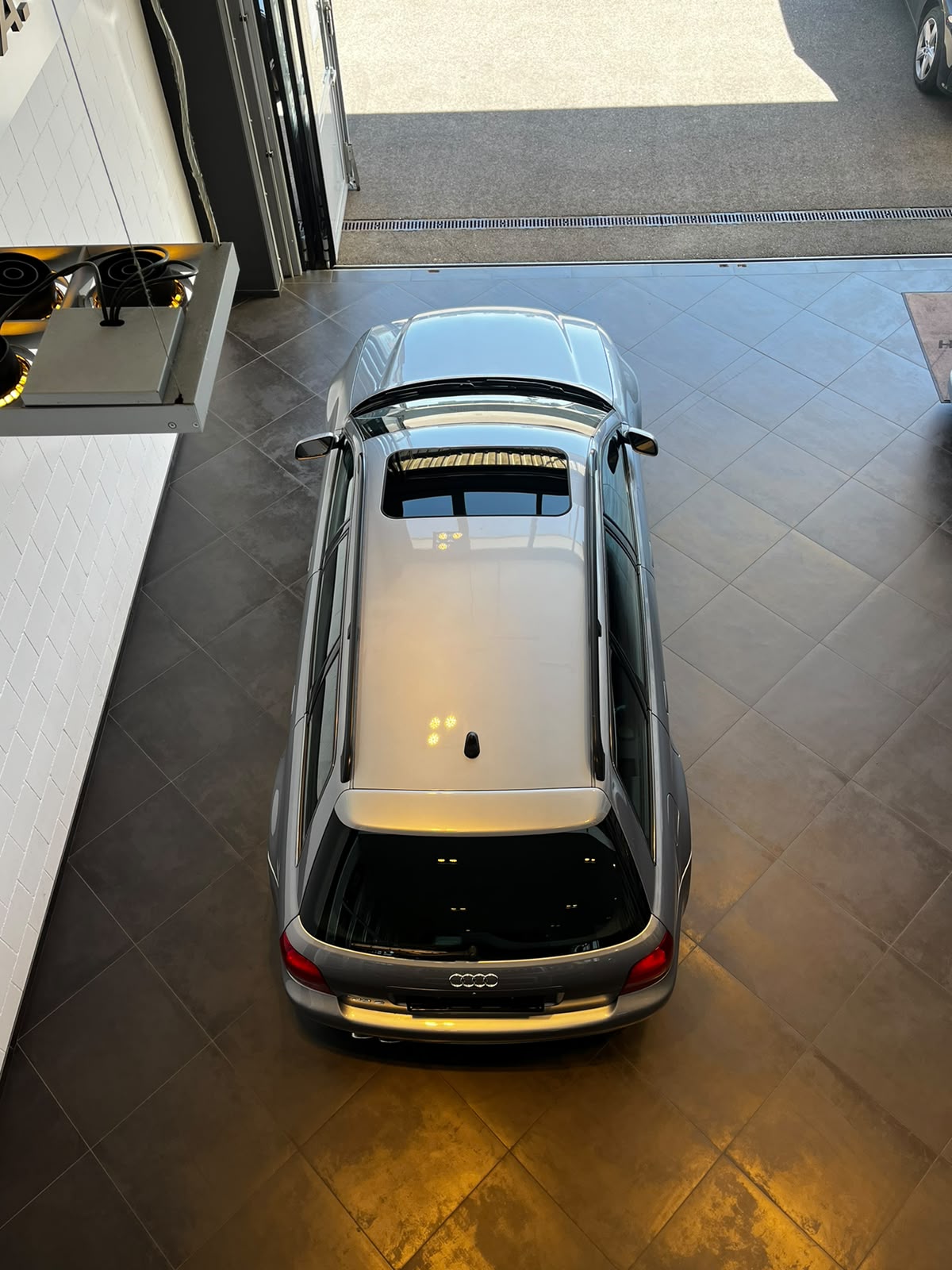AUDI RS4 Avant quattro-image-9