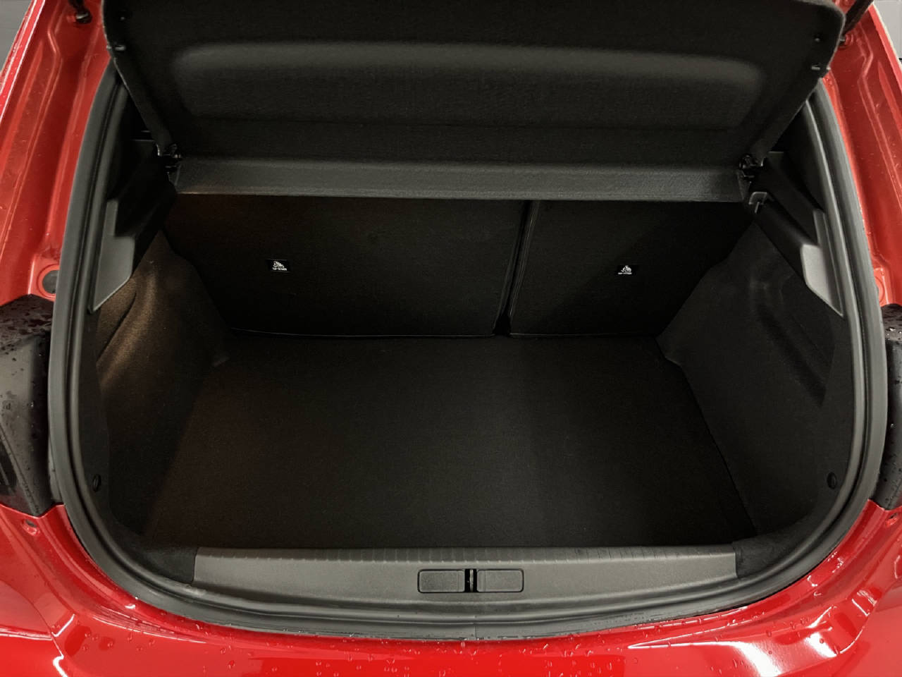PEUGEOT 208 1.2 Hybrid Allure-image-14