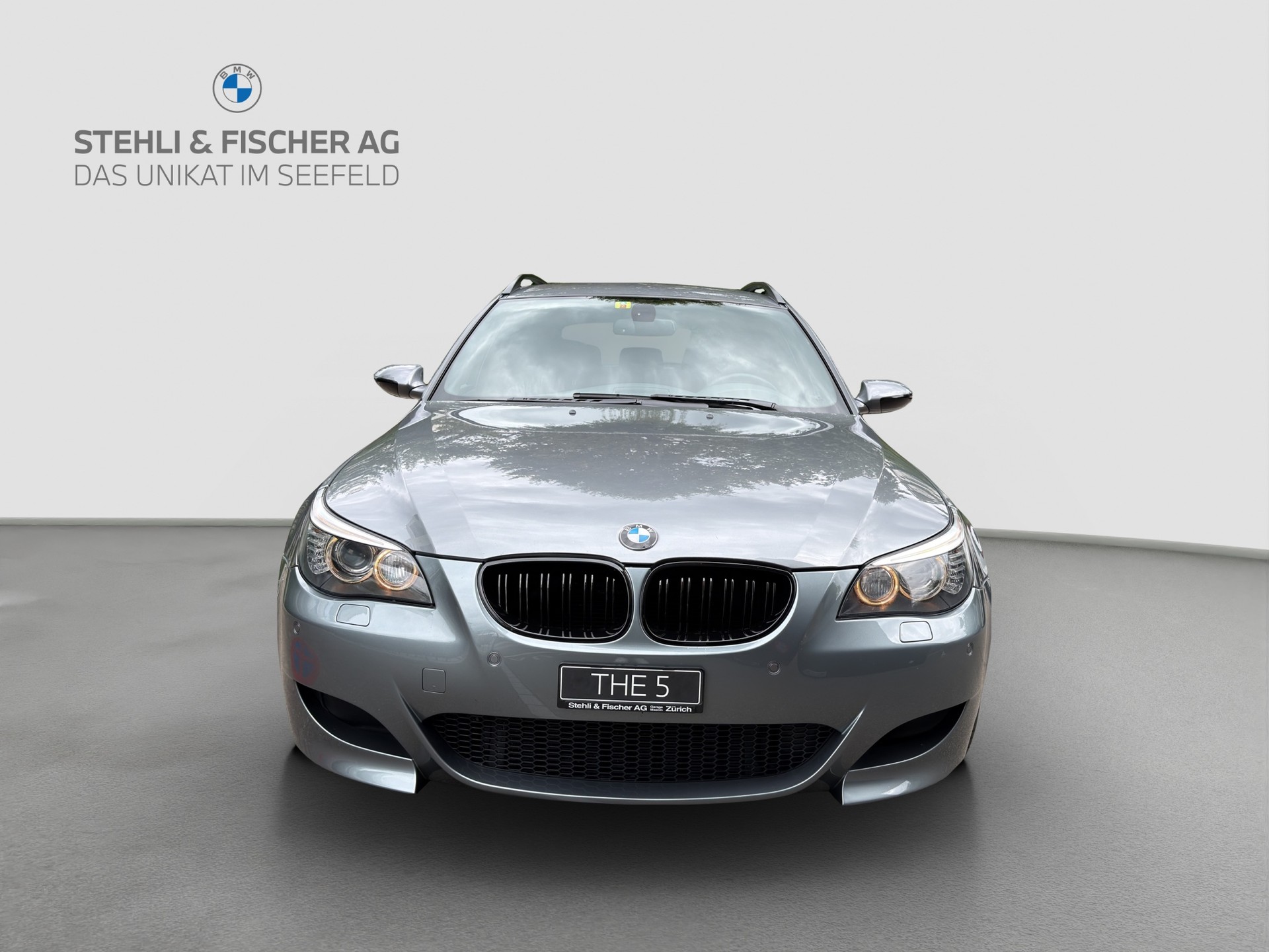 BMW M5 Touring-showroom-element-1