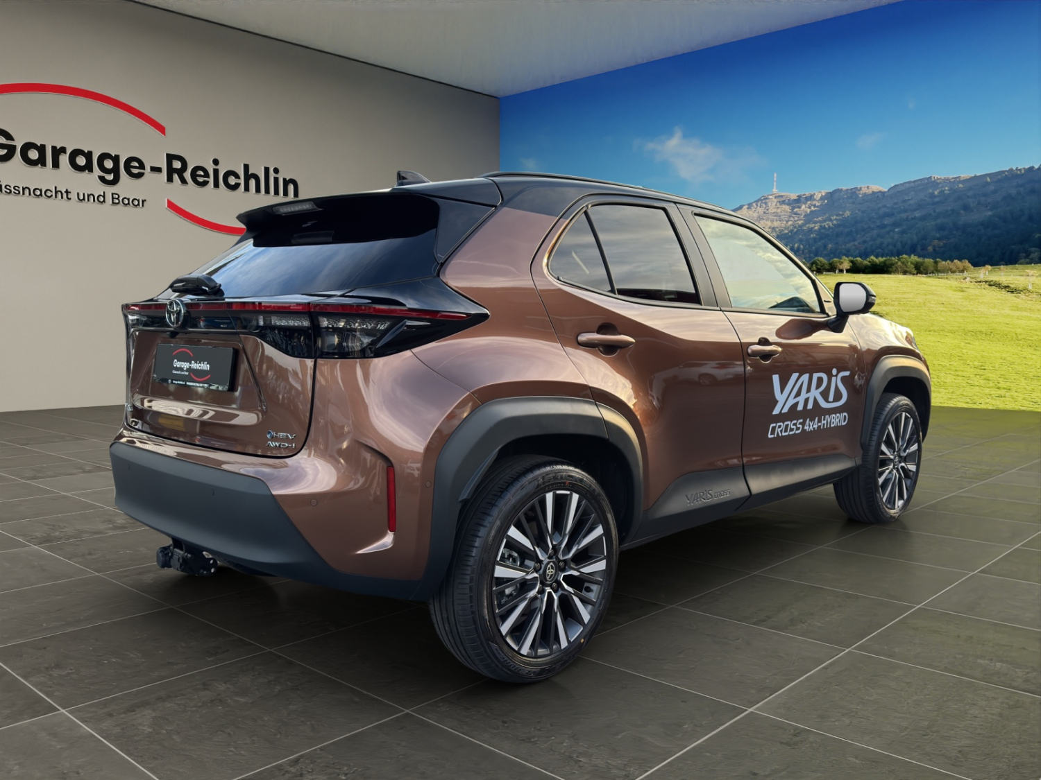 TOYOTA Yaris Cross 1.5 VVT-i HSD Premium AWD-i-showroom-element-3