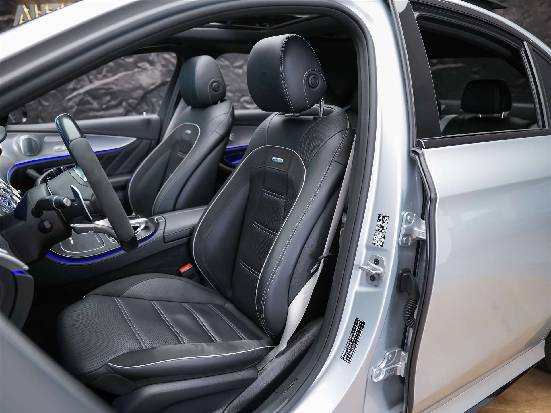MERCEDES-BENZ E 63 S AMG 4matic *21" Felgen*Panorama*Sitzbelüftung*Massage*Ambientebeleuchtung*-image-9