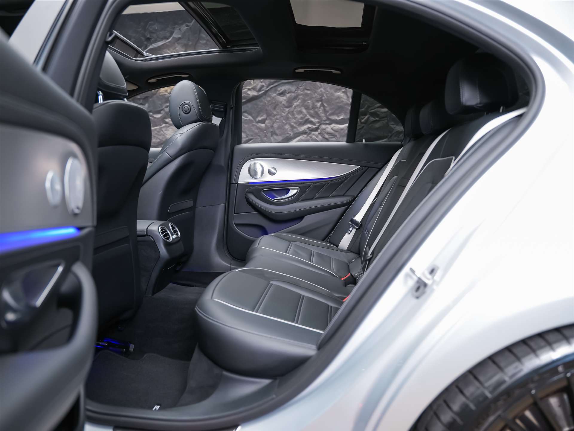MERCEDES-BENZ E 63 S AMG 4matic *21" Felgen*Panorama*Sitzbelüftung*Massage*Ambientebeleuchtung*-image-16