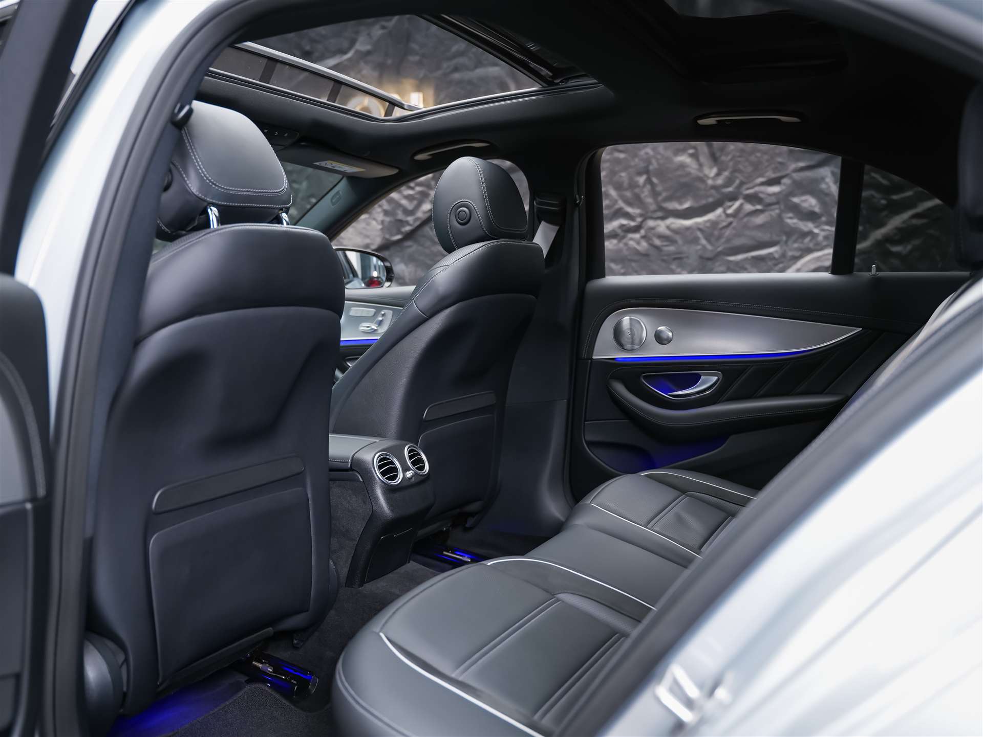 MERCEDES-BENZ E 63 S AMG 4matic *21" Felgen*Panorama*Sitzbelüftung*Massage*Ambientebeleuchtung*-image-14