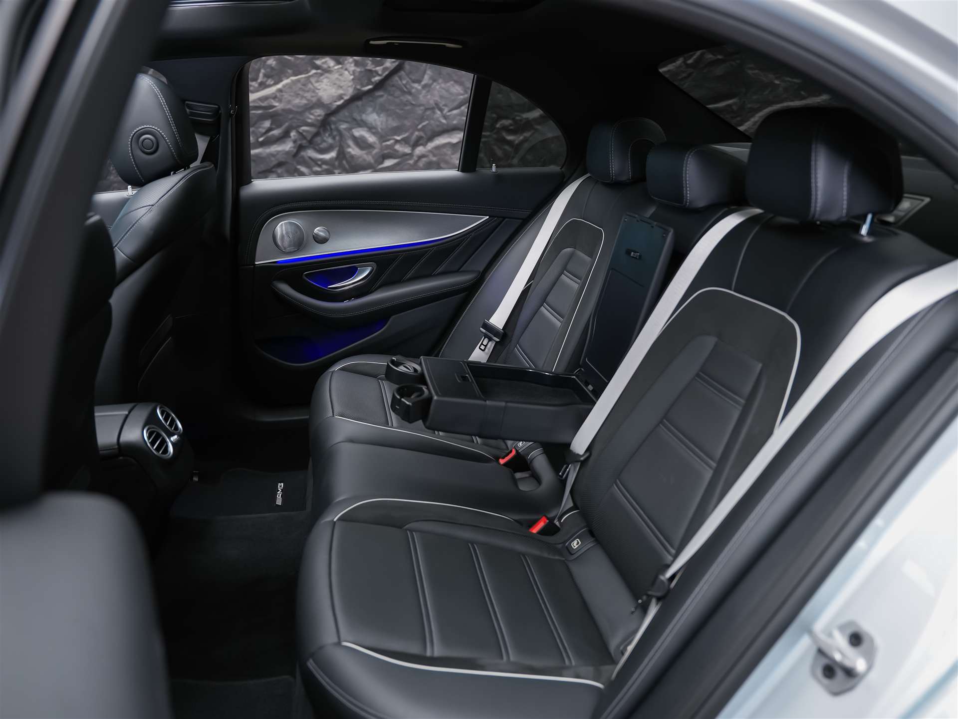 MERCEDES-BENZ E 63 S AMG 4matic *21" Felgen*Panorama*Sitzbelüftung*Massage*Ambientebeleuchtung*-image-17