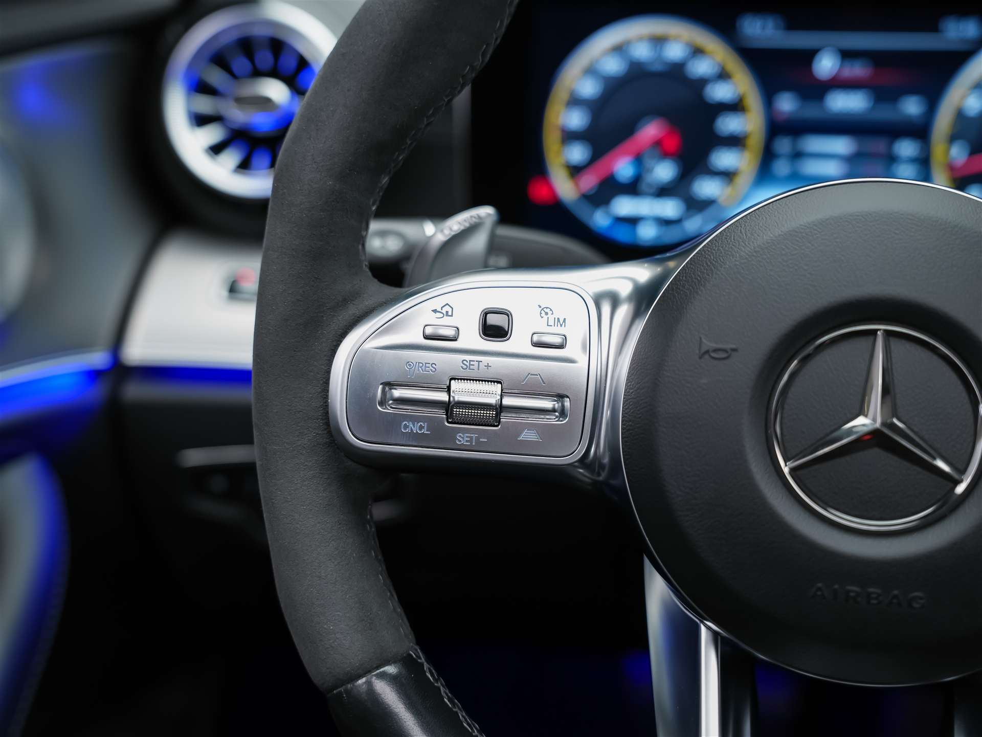 MERCEDES-BENZ E 63 S AMG 4matic *21" Felgen*Panorama*Sitzbelüftung*Massage*Ambientebeleuchtung*-image-31