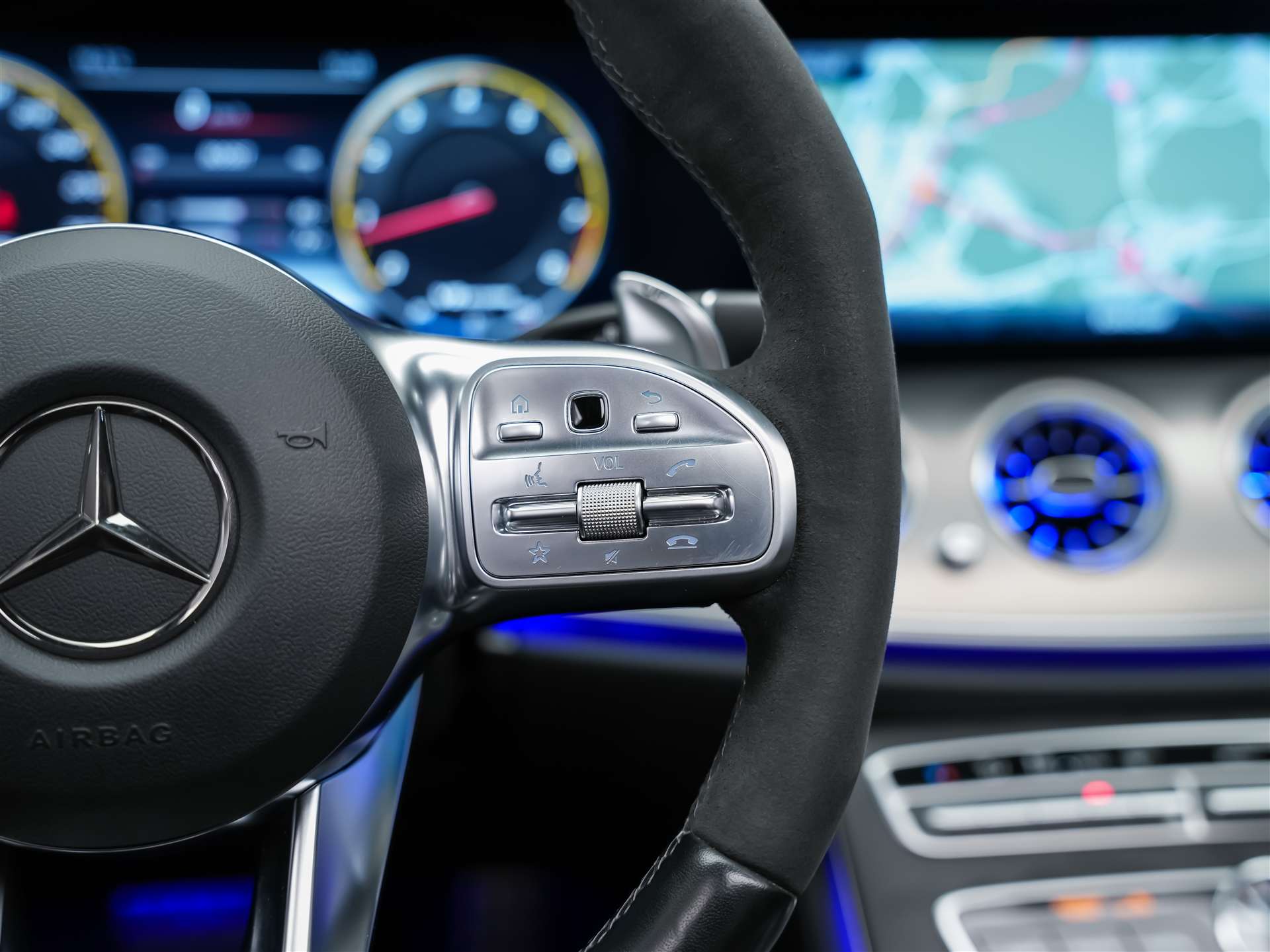 MERCEDES-BENZ E 63 S AMG 4matic *21" Felgen*Panorama*Sitzbelüftung*Massage*Ambientebeleuchtung*-image-32