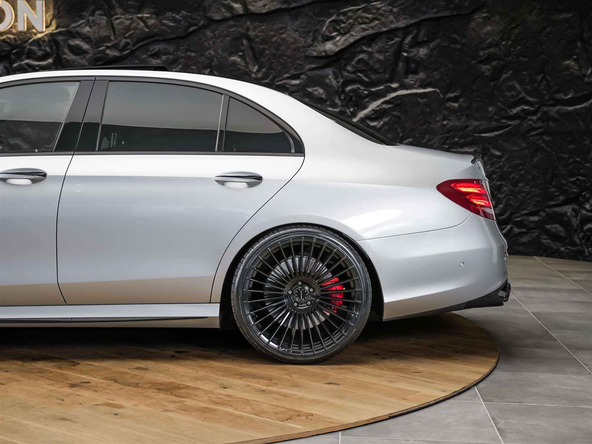 MERCEDES-BENZ E 63 S AMG 4matic *21" Felgen*Panorama*Sitzbelüftung*Massage*Ambientebeleuchtung*-image-21