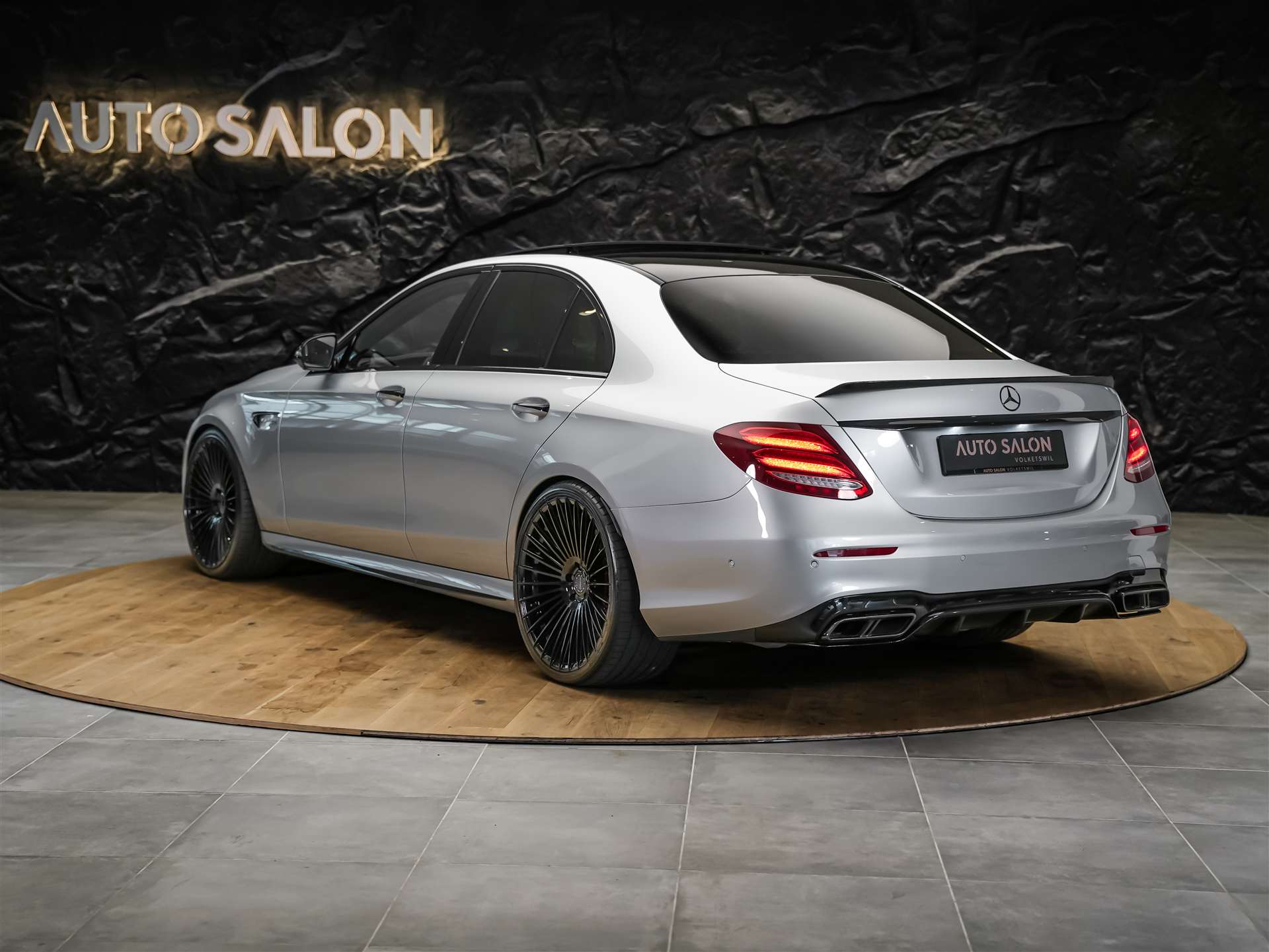 MERCEDES-BENZ E 63 S AMG 4matic *21" Felgen*Panorama*Sitzbelüftung*Massage*Ambientebeleuchtung*-showroom-element-3