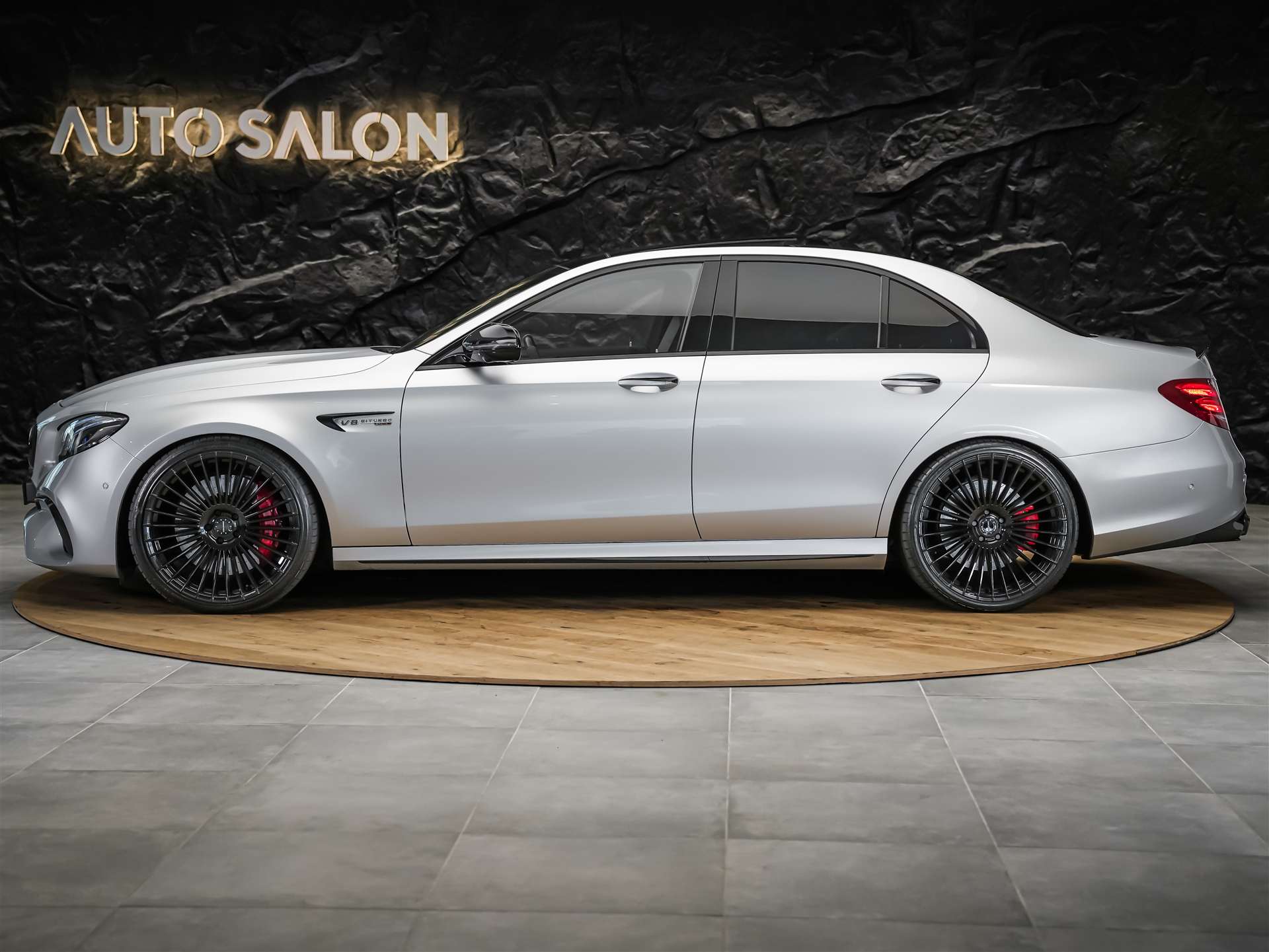 MERCEDES-BENZ E 63 S AMG 4matic *21" Felgen*Panorama*Sitzbelüftung*Massage*Ambientebeleuchtung*-showroom-element-1