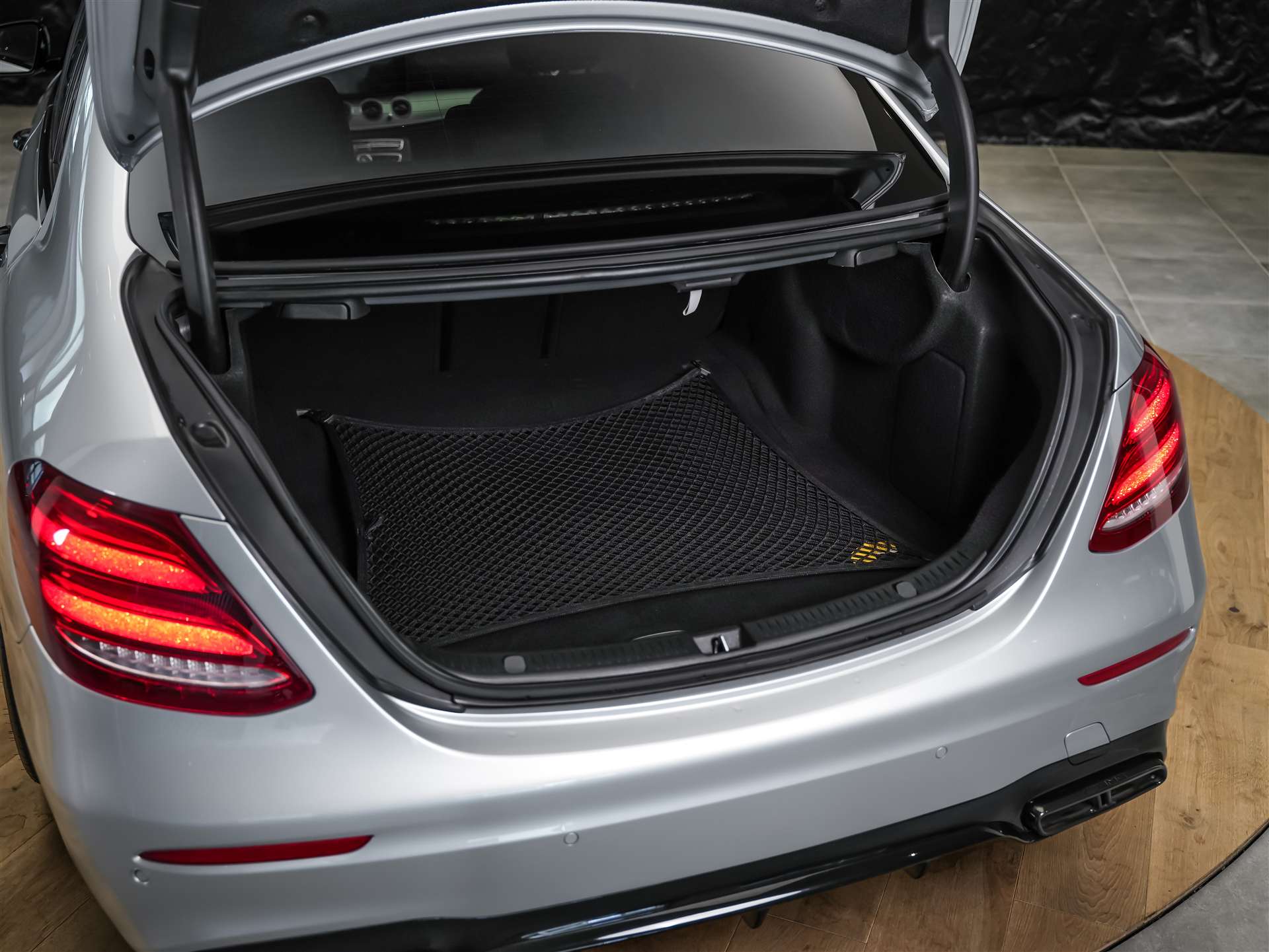 MERCEDES-BENZ E 63 S AMG 4matic *21" Felgen*Panorama*Sitzbelüftung*Massage*Ambientebeleuchtung*-image-44