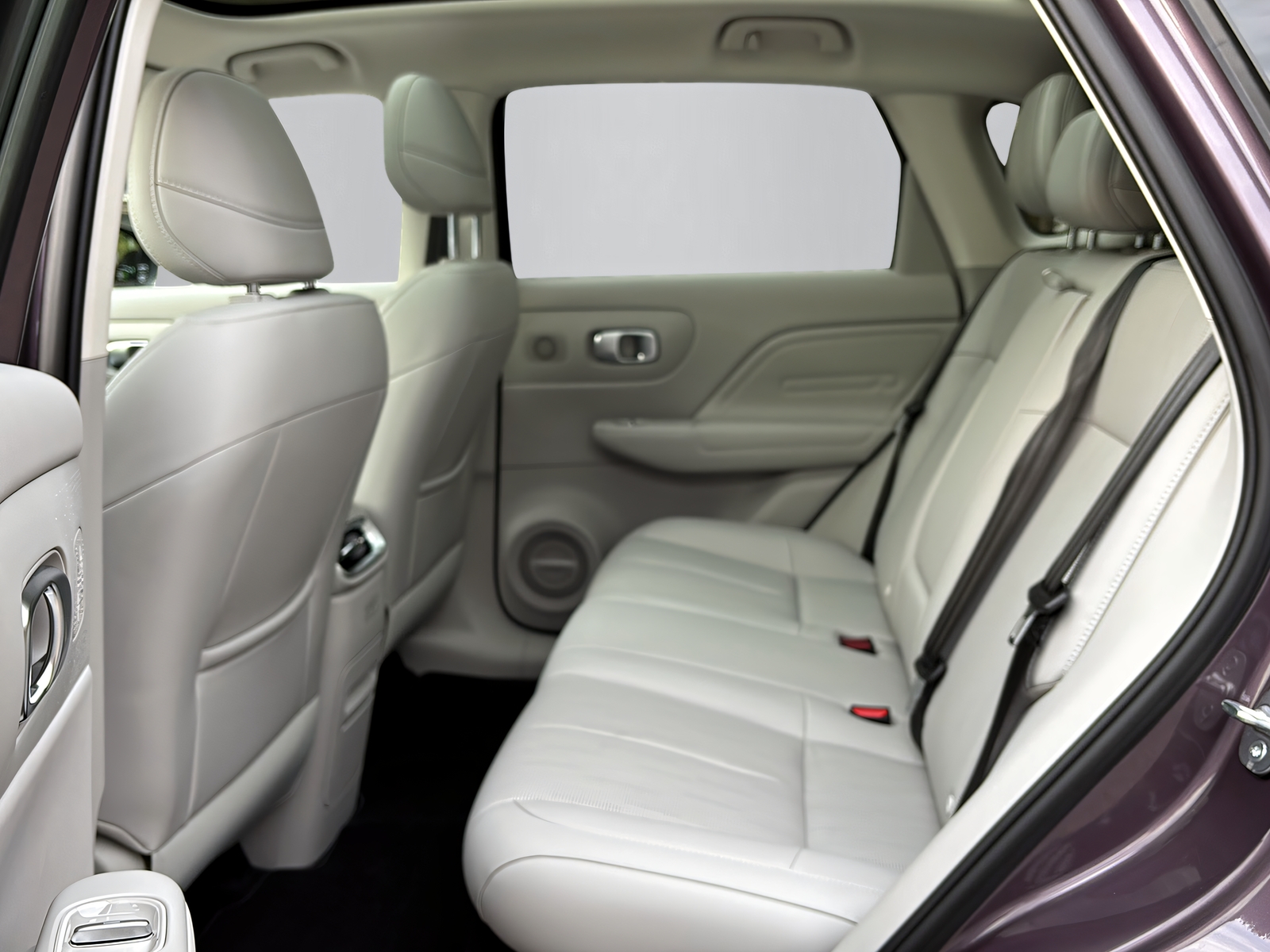LEAPMOTOR B10 Hybrid EV-image-6