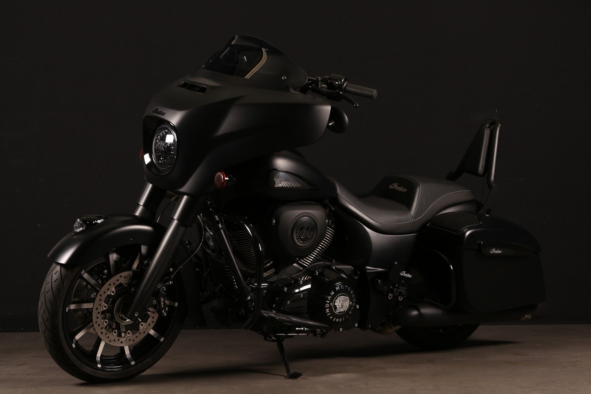 INDIAN Chieftain Dark Horse-image-4