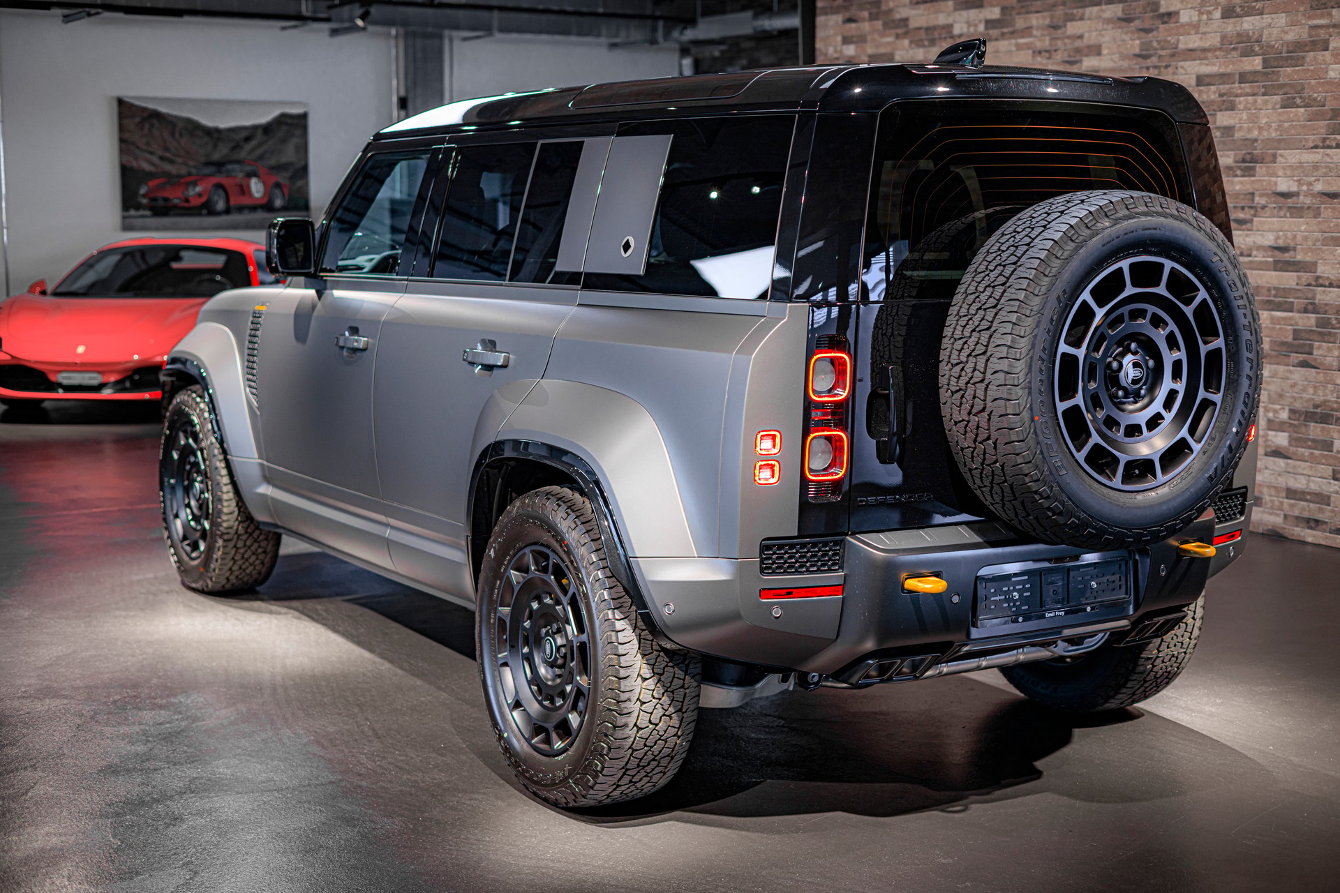 LAND ROVER 110 Octa Edition One-image-3