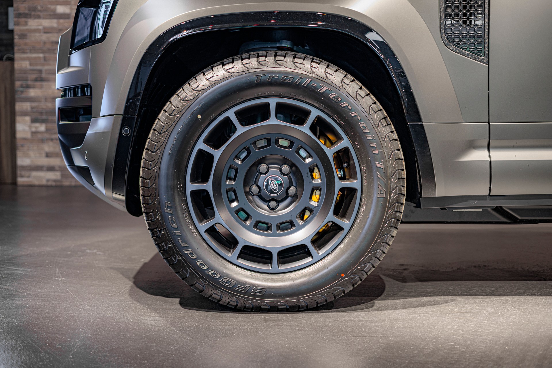 LAND ROVER 110 Octa Edition One-image-4