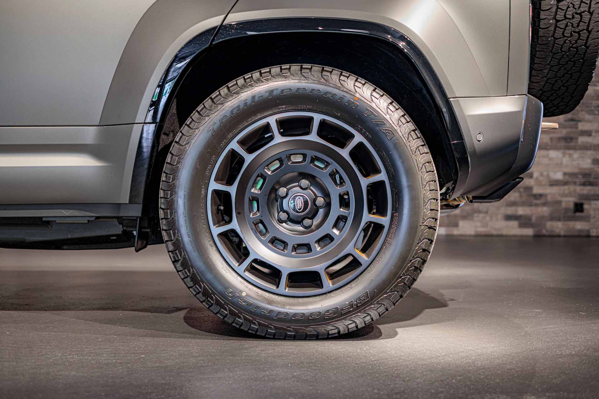 LAND ROVER 110 Octa Edition One-image-5