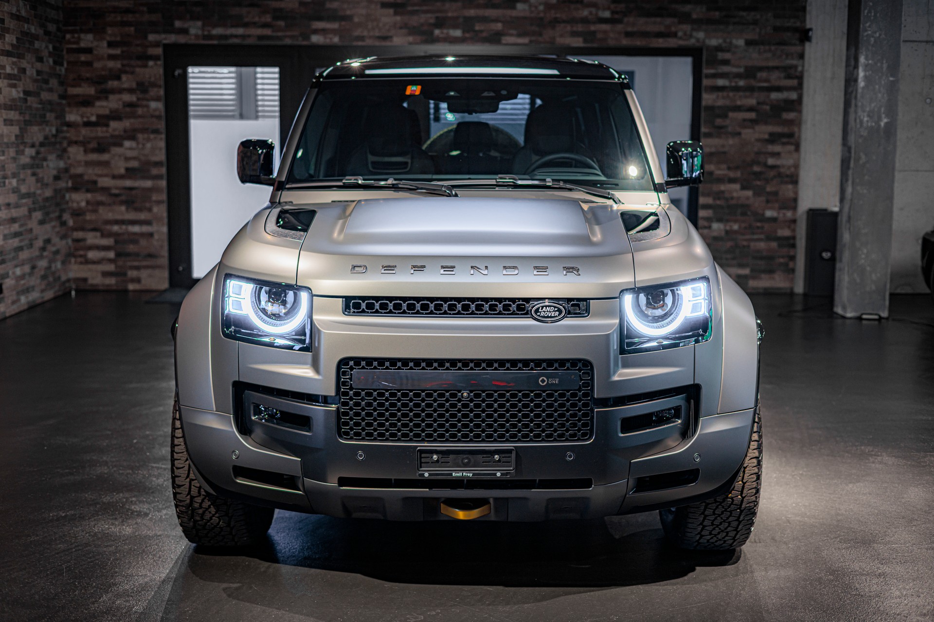 LAND ROVER 110 Octa Edition One-image-1