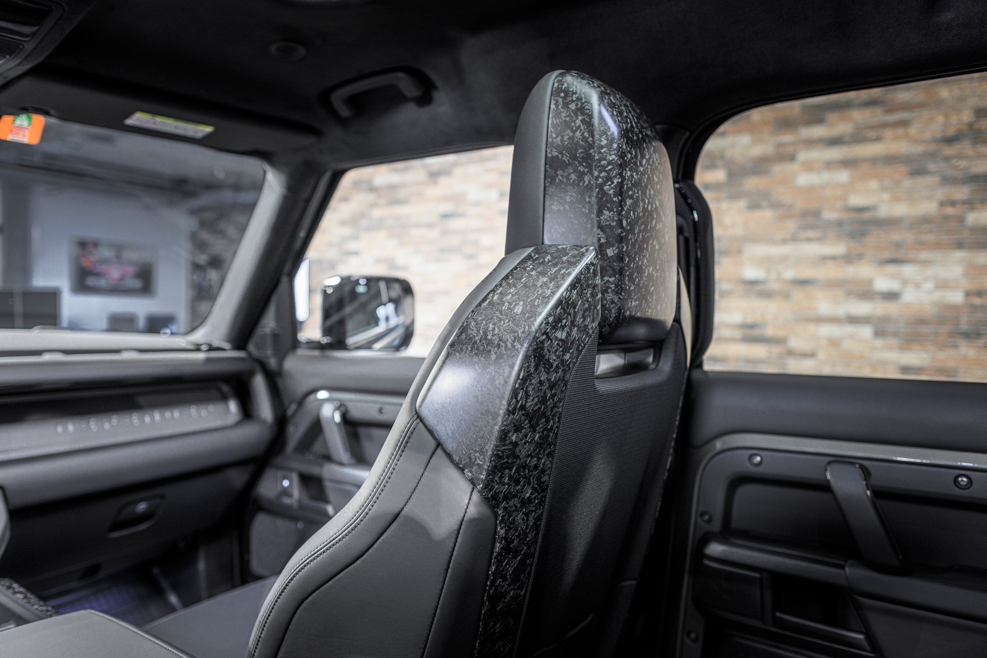 LAND ROVER 110 Octa Edition One-image-10