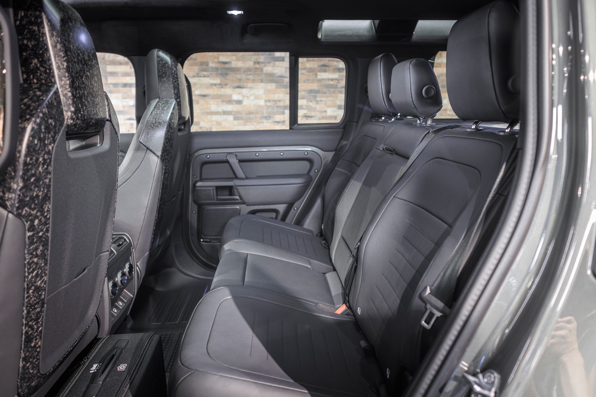 LAND ROVER 110 Octa Edition One-image-9